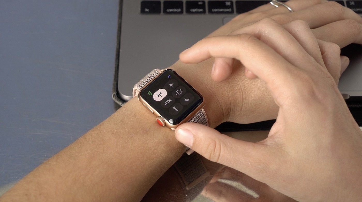 wear，Intelligent Watch，Wrist watch，series3，watch，Apple，