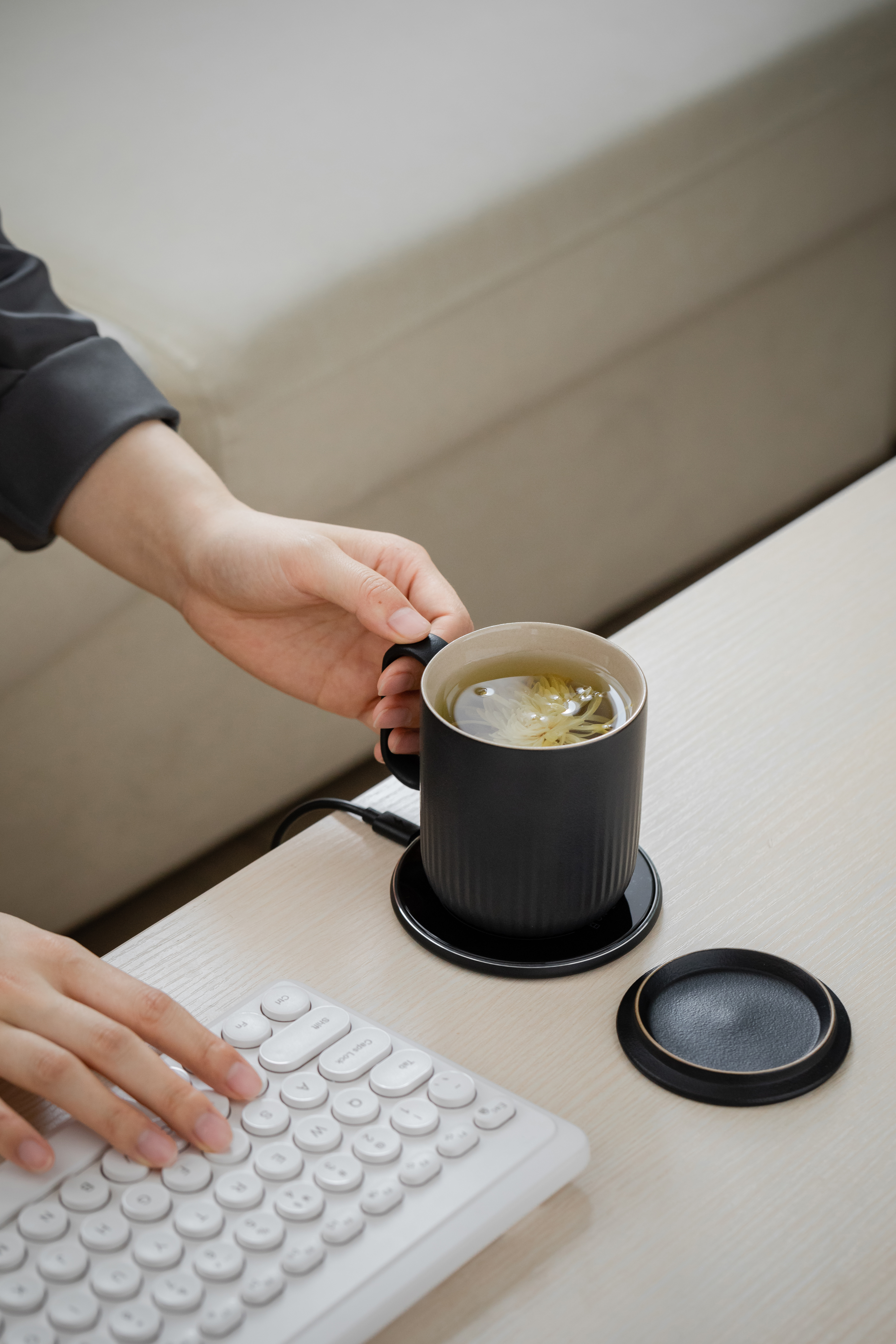 Into a tea appliance，small home appliances，Thermostatic cup，heat preservation，Into a tea life，Wireless charging，