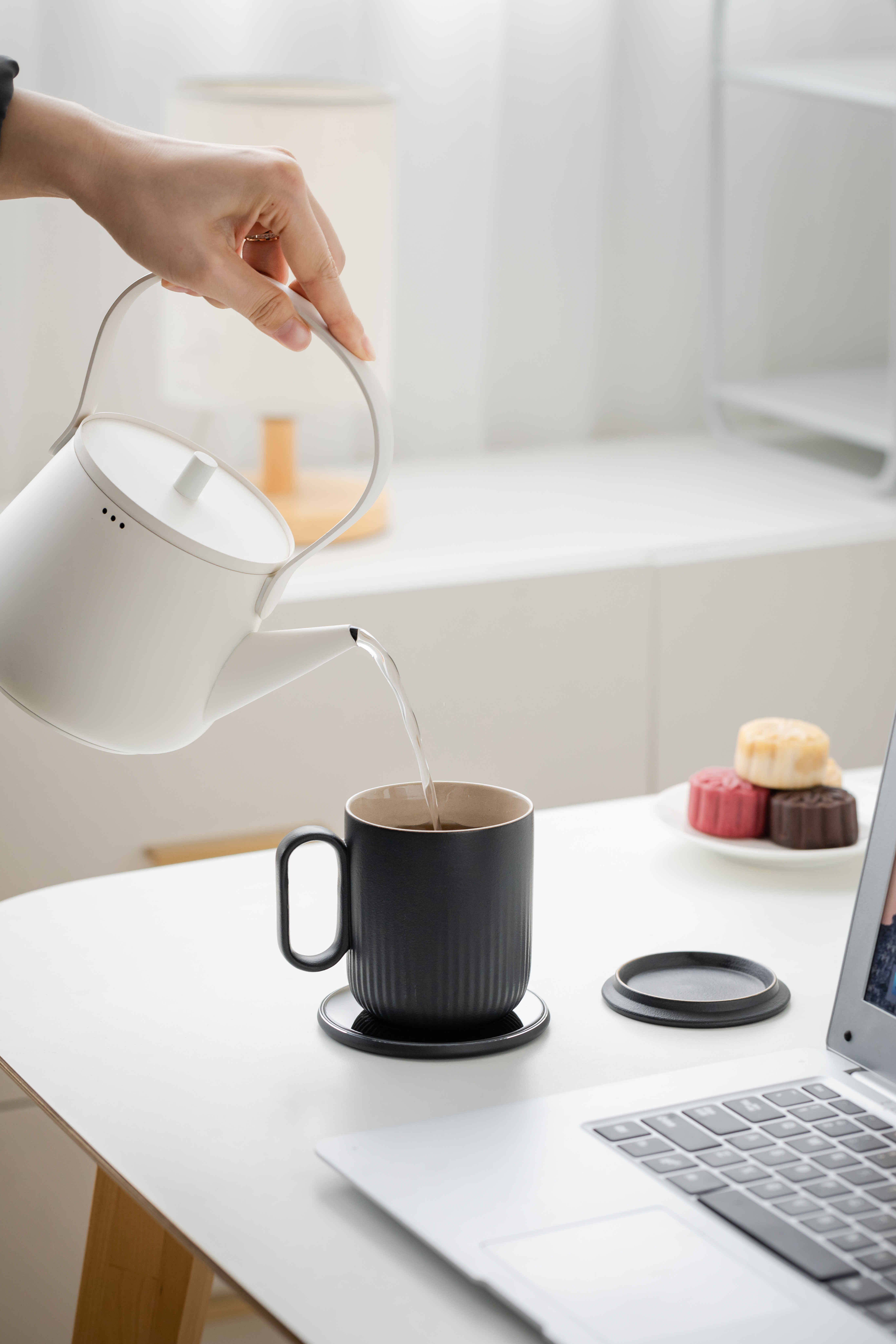 Into a tea appliance，small home appliances，Thermostatic cup，heat preservation，Into a tea life，Wireless charging，