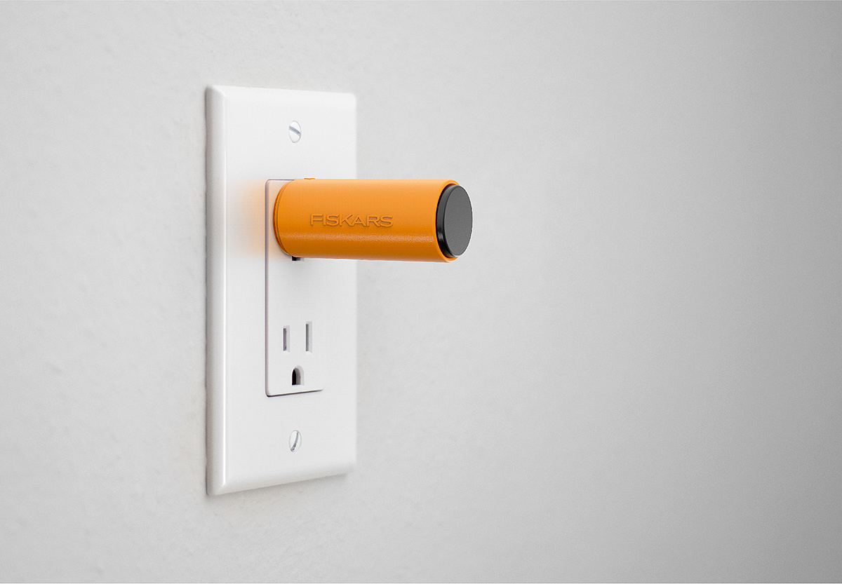 black，orange，Flashlight，flash lamp，SOS emergency，Separate charging，