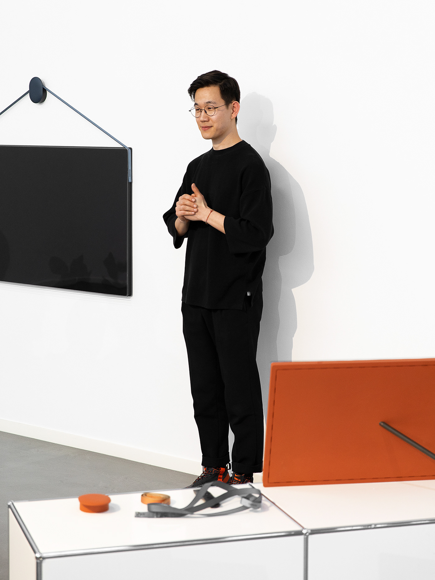 television，household electrical appliances，home decoration，Pendant TV，Hoisting TV，