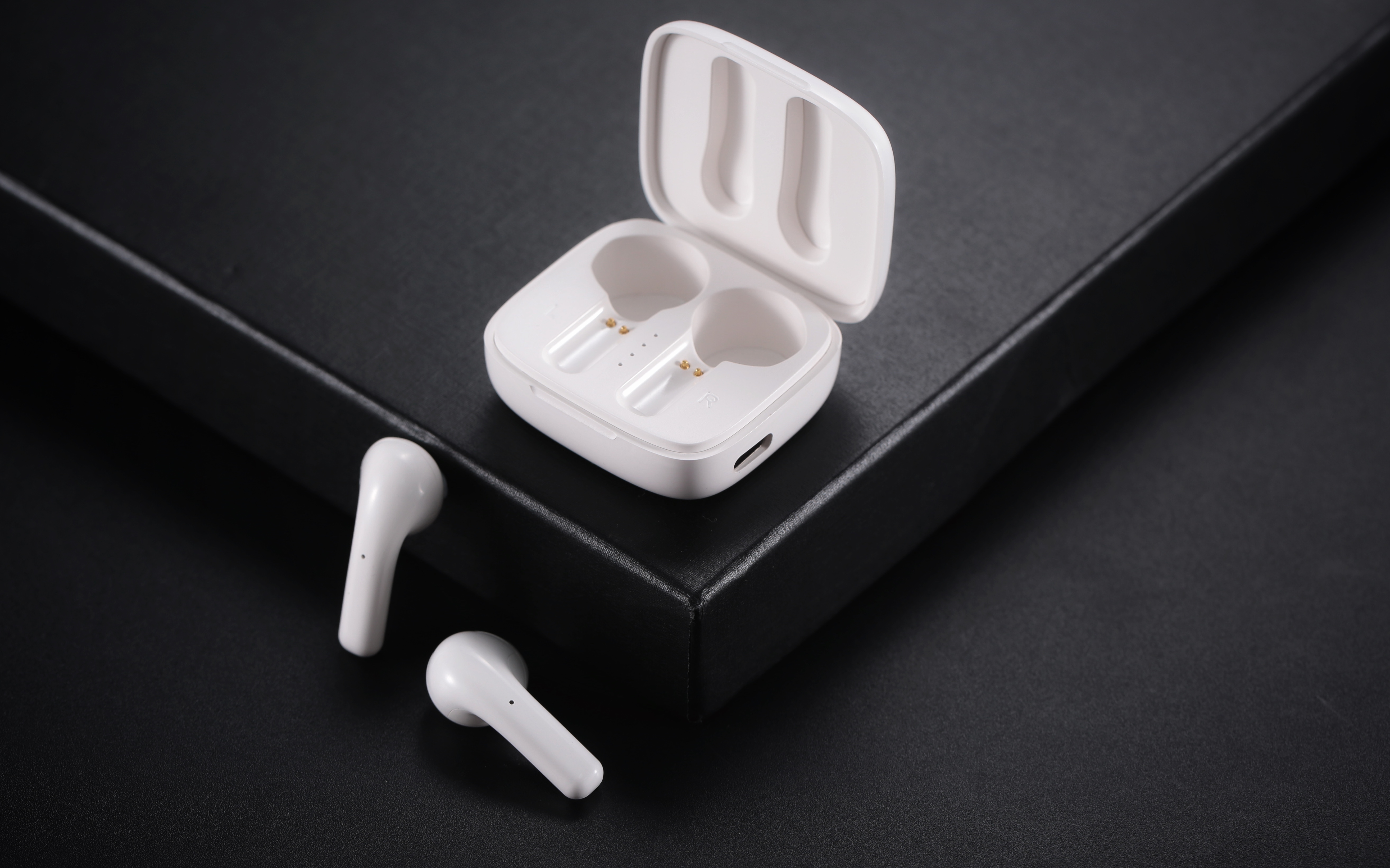 Daryou, TWS headset, semi in ear，