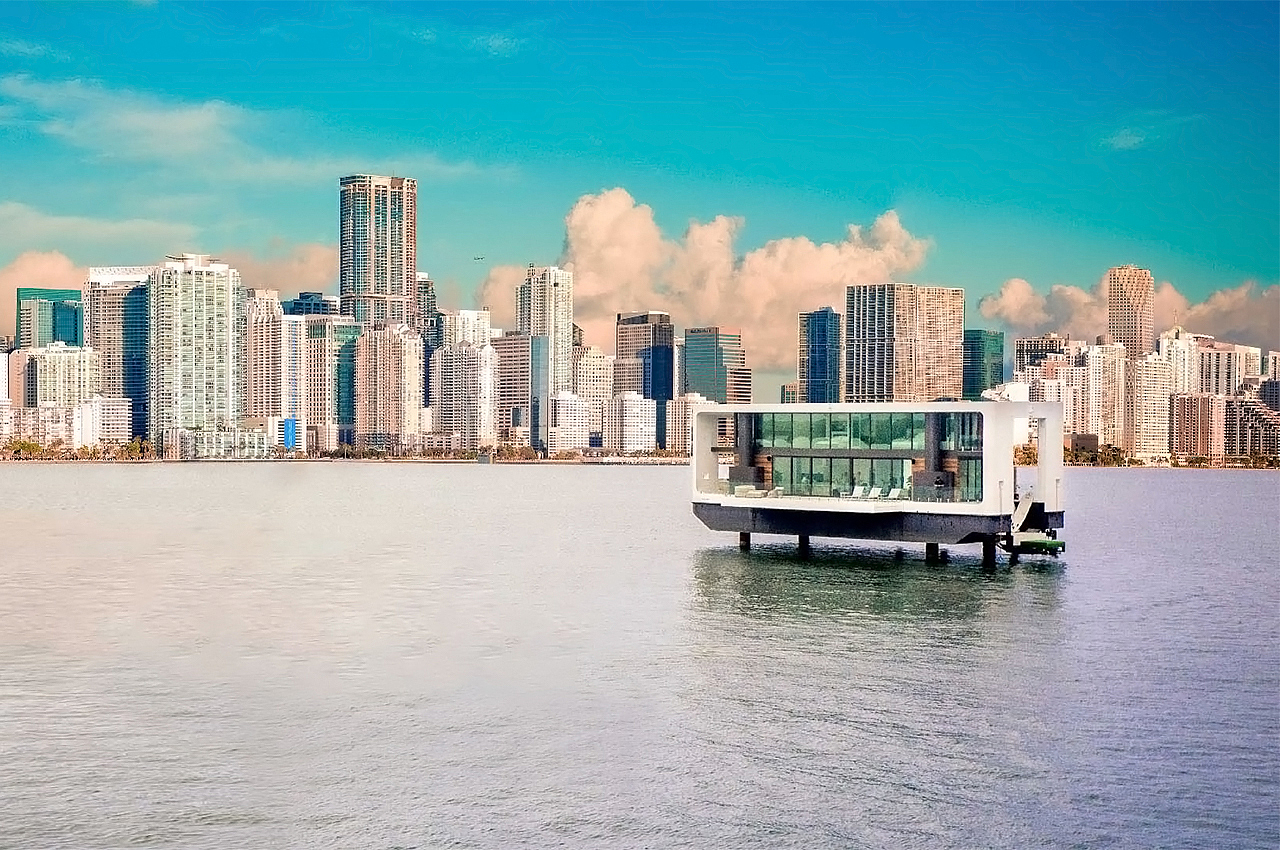 solar energy，yacht，at sea，