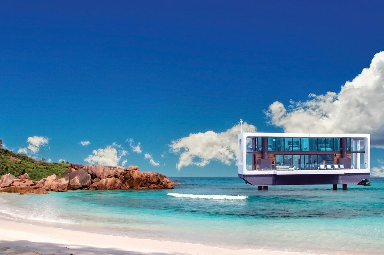 solar energy，yacht，at sea，