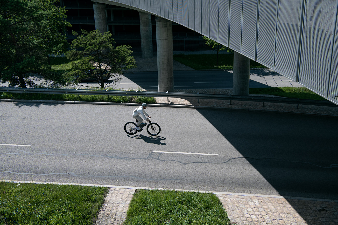 bmw，High speed electric bicycle，white，