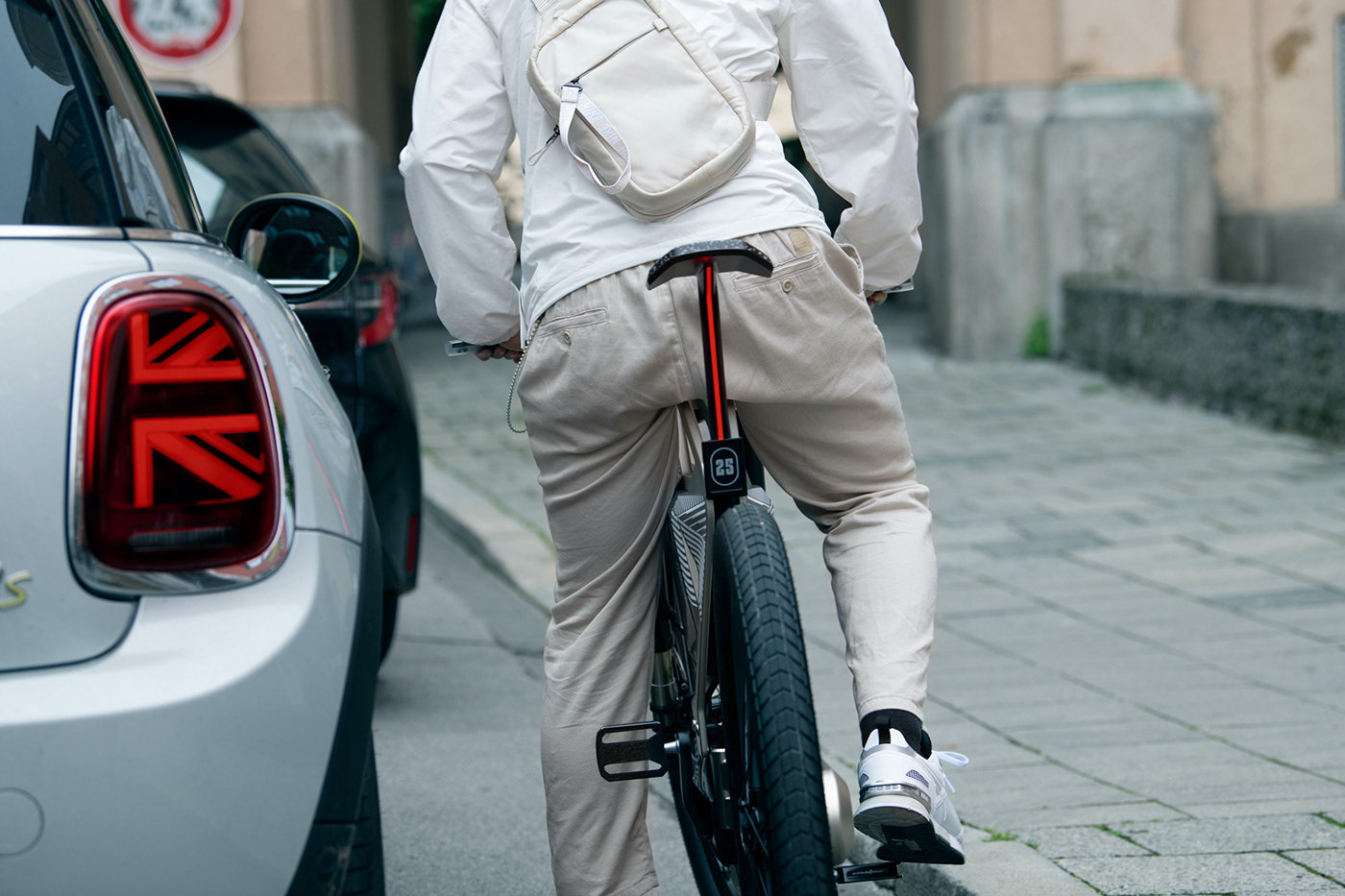 bmw，High speed electric bicycle，white，