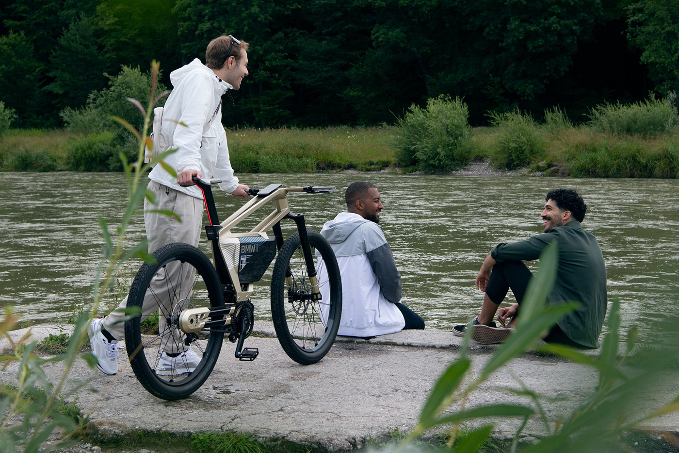 bmw，High speed electric bicycle，white，