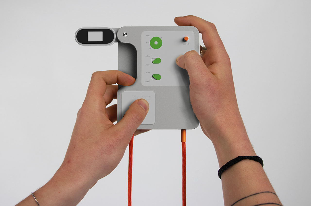 Minimalism，Subvert tradition，Limited Click，Flaneur digital camera，viewfinder，