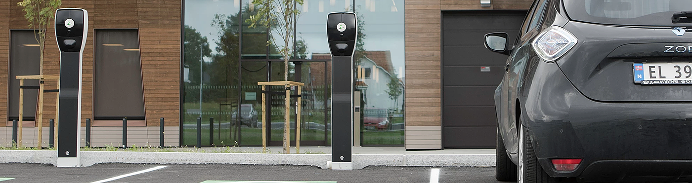 Electric vehicle，charge，black，outdoor，