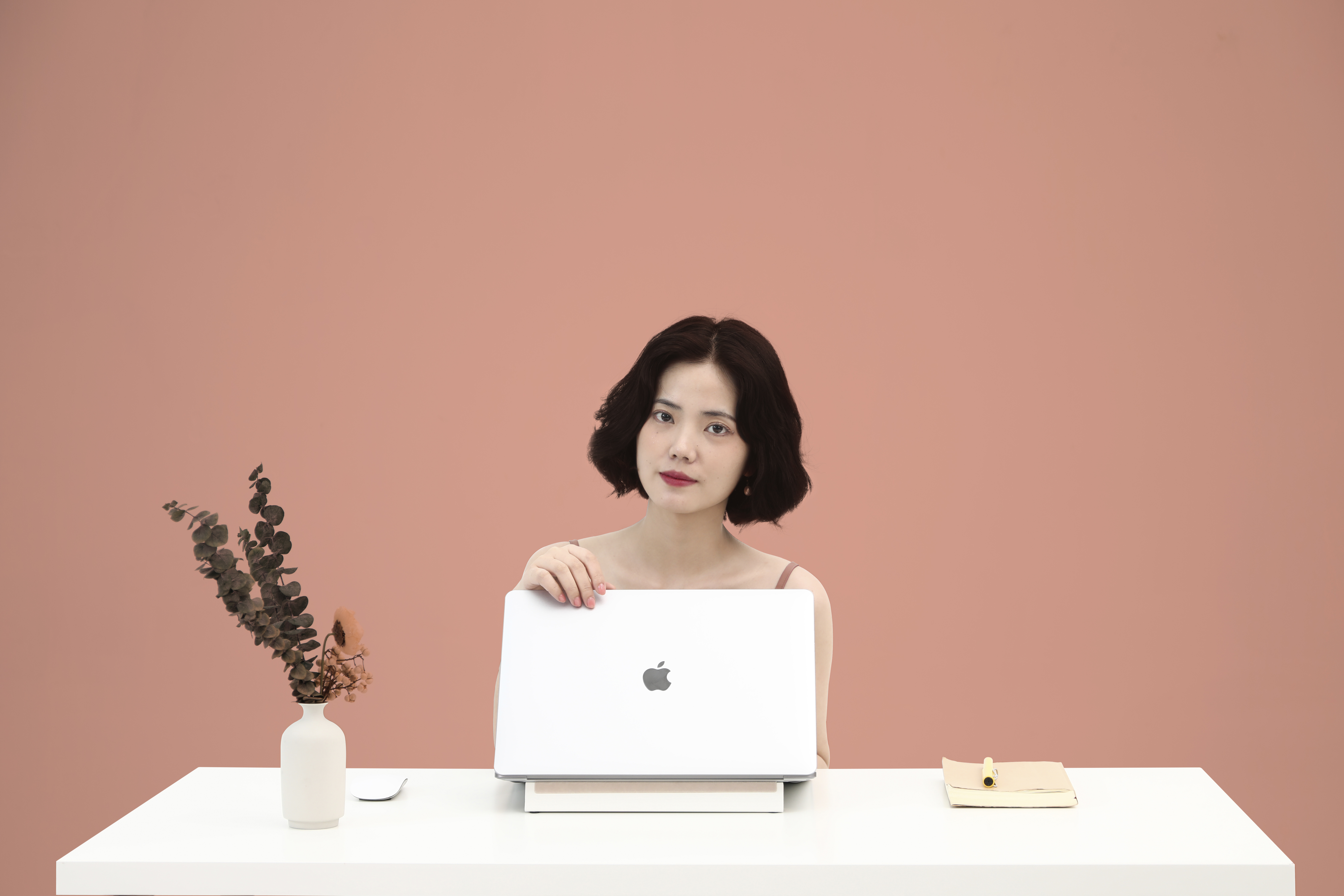 Office scene，Notebook cushion support，Desktop storage，3C digital accessories，Office scene，Notebook cushion support，Desktop storage，3C digital accessories，