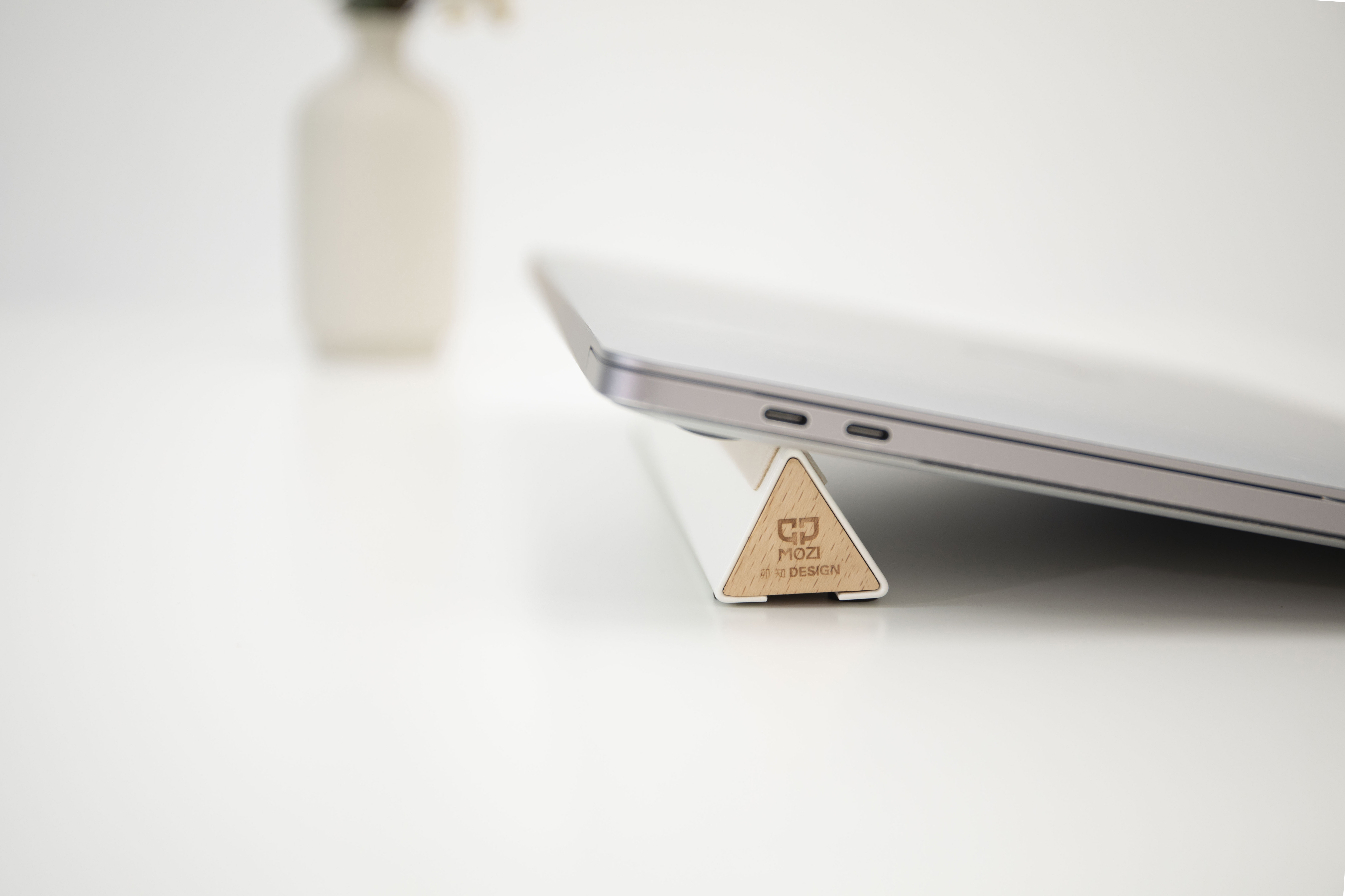 Office scene，Notebook cushion support，Desktop storage，3C digital accessories，Office scene，Notebook cushion support，Desktop storage，3C digital accessories，