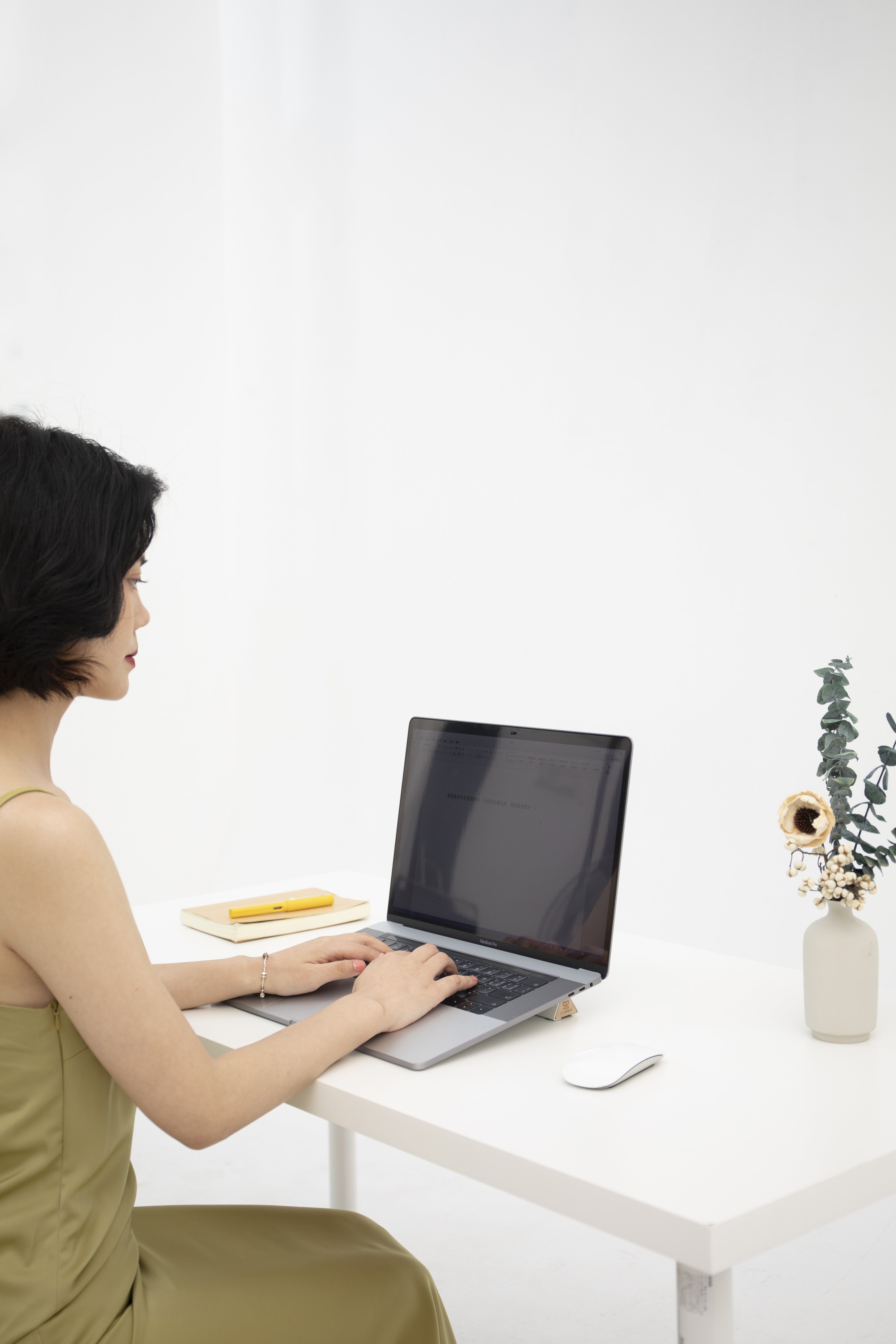 Office scene，Notebook cushion support，Desktop storage，3C digital accessories，Office scene，Notebook cushion support，Desktop storage，3C digital accessories，