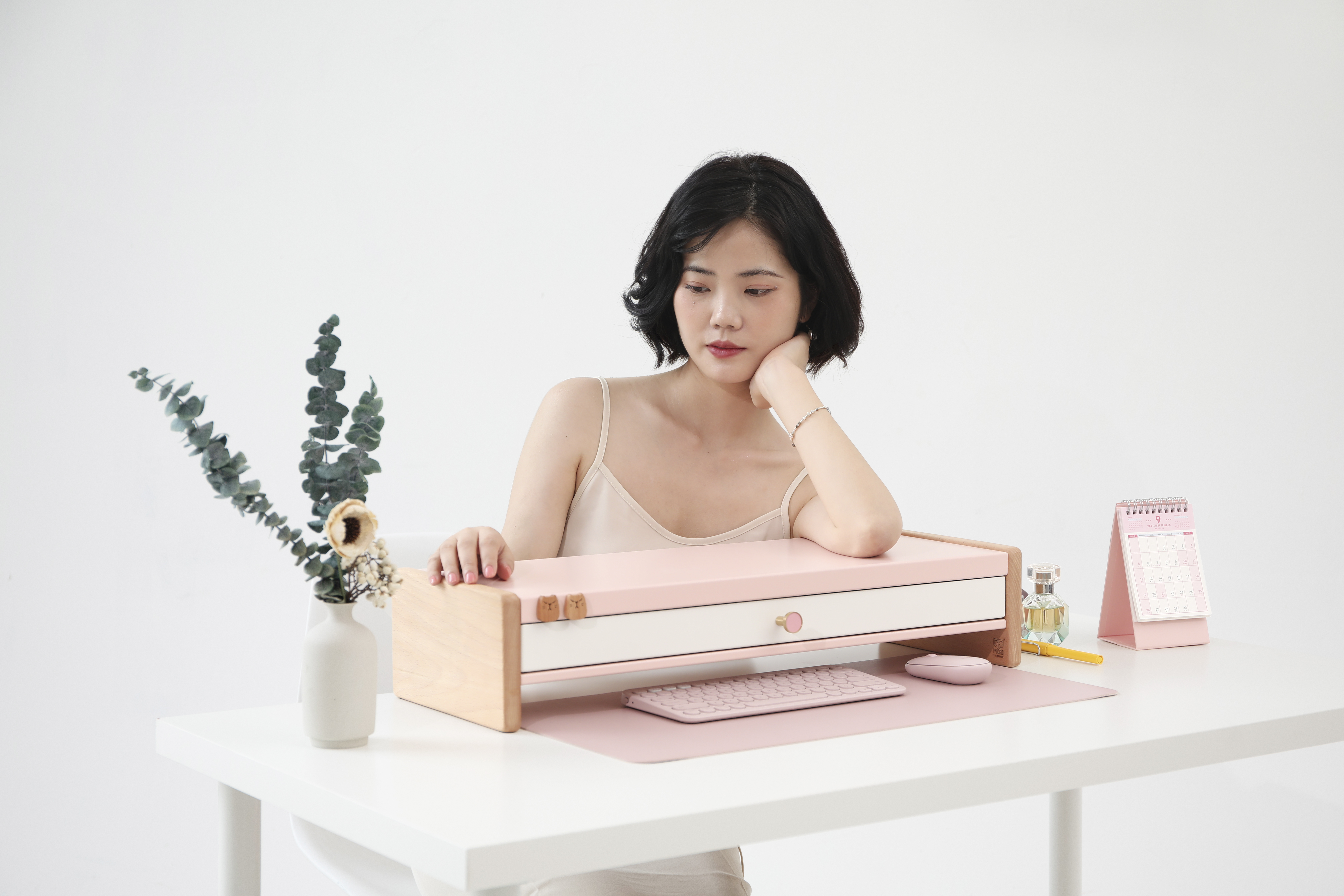 Desktop storage，Office storage，Good quality goods，