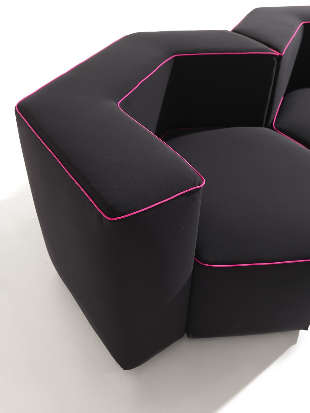 Karim，black and white，HEX，sofa，