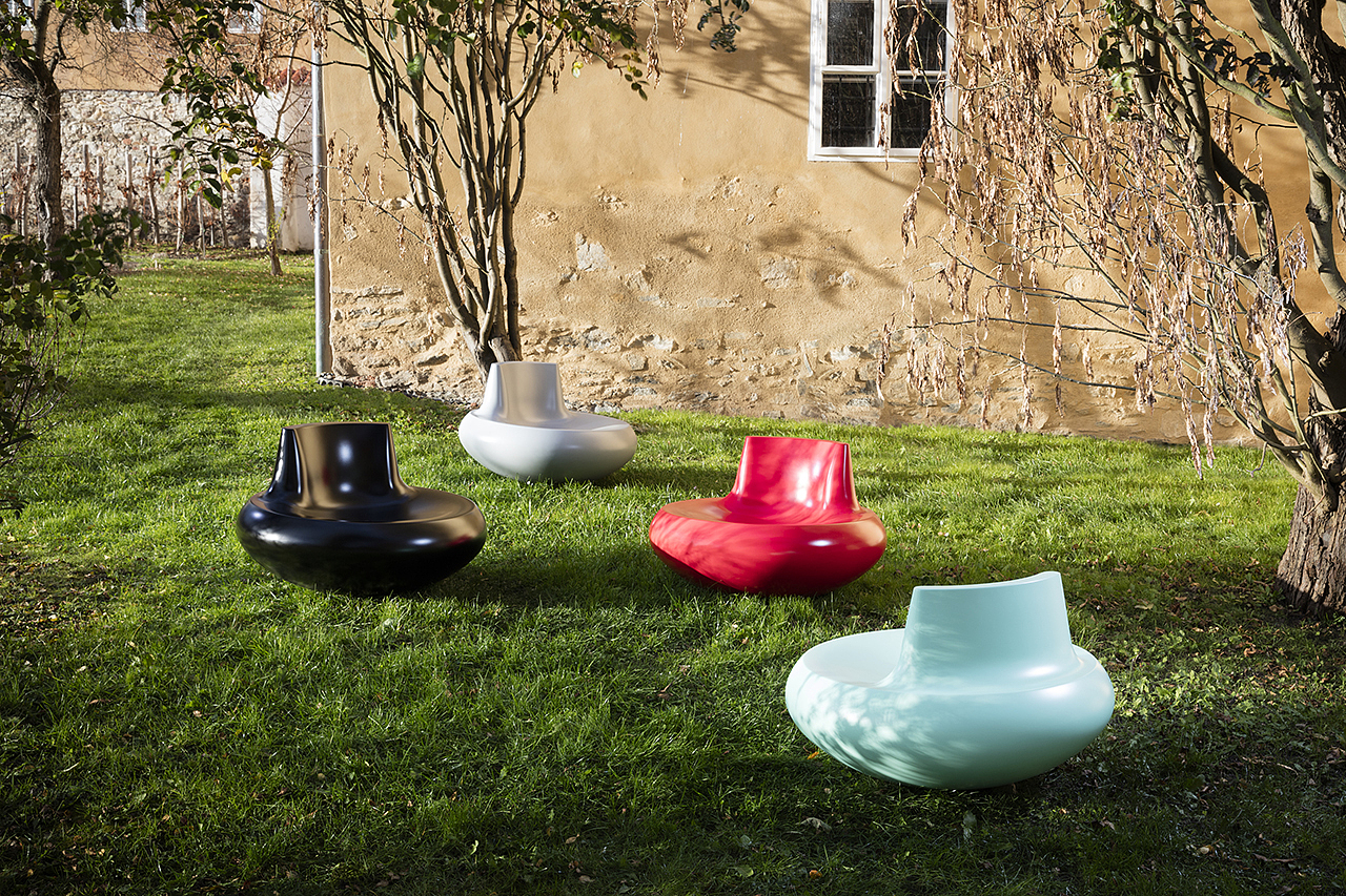 chair，Organic shape，Bright color，