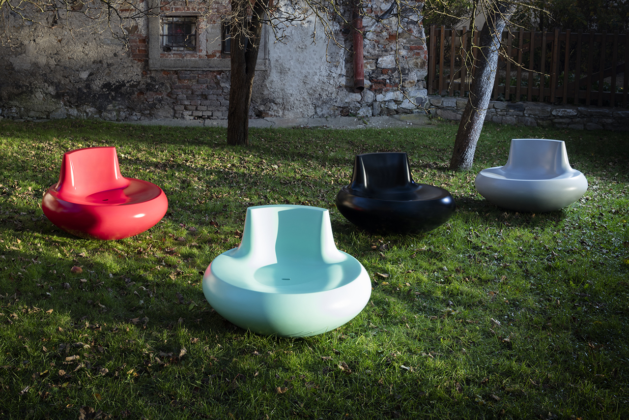 chair，Organic shape，Bright color，