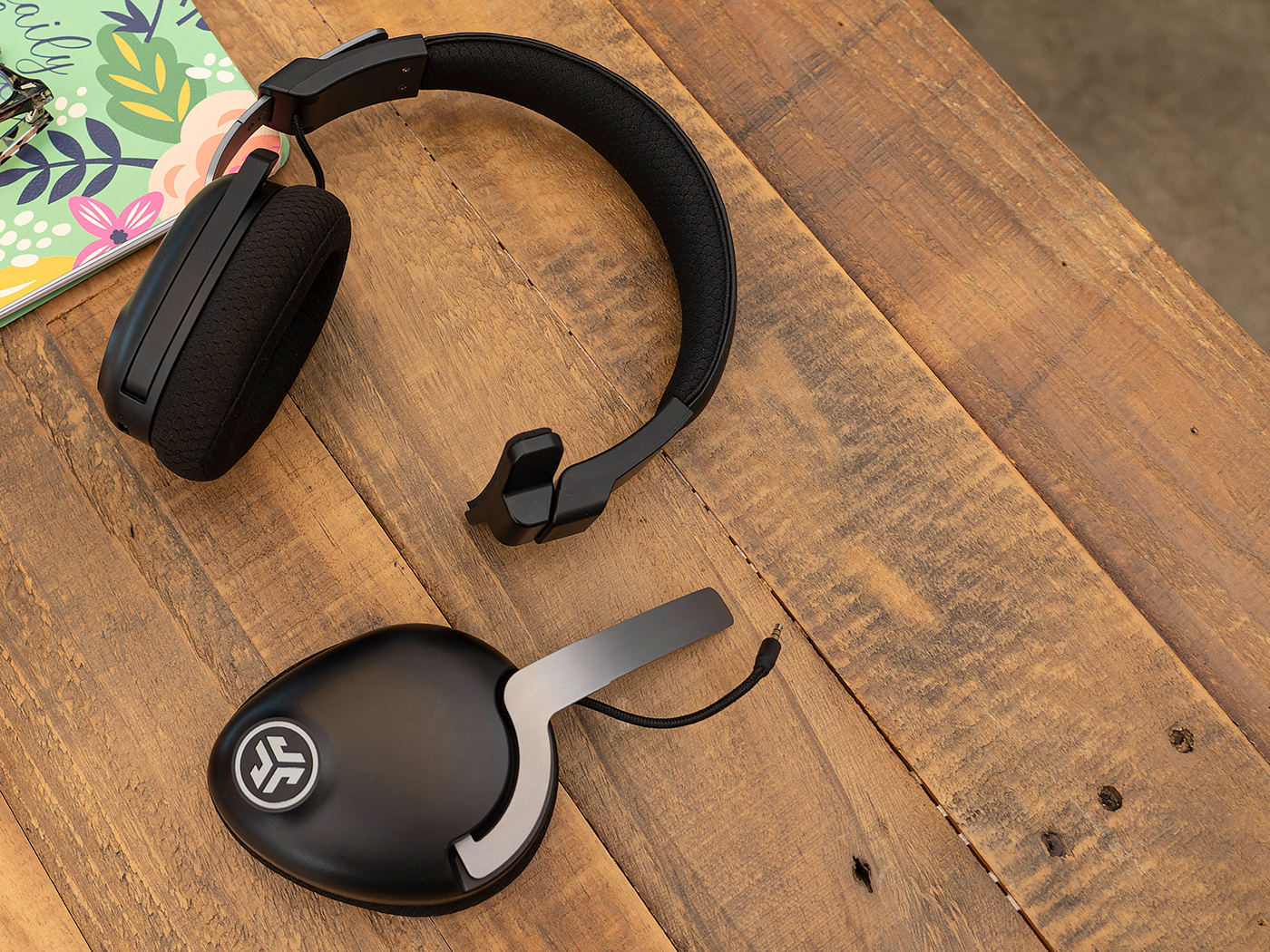 headset，Digital，electronic product，JBuds，