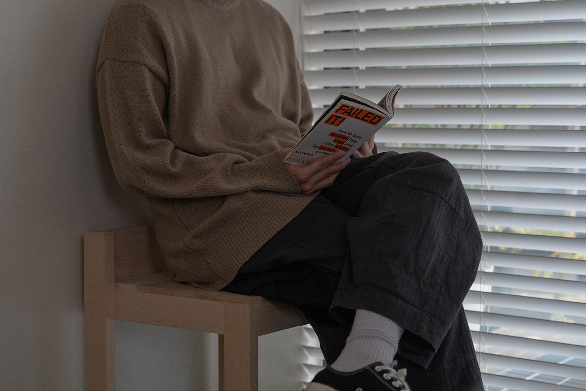 Foldable，Minimalist，Save space，Meet various lifestyles，Surface Chair 380，