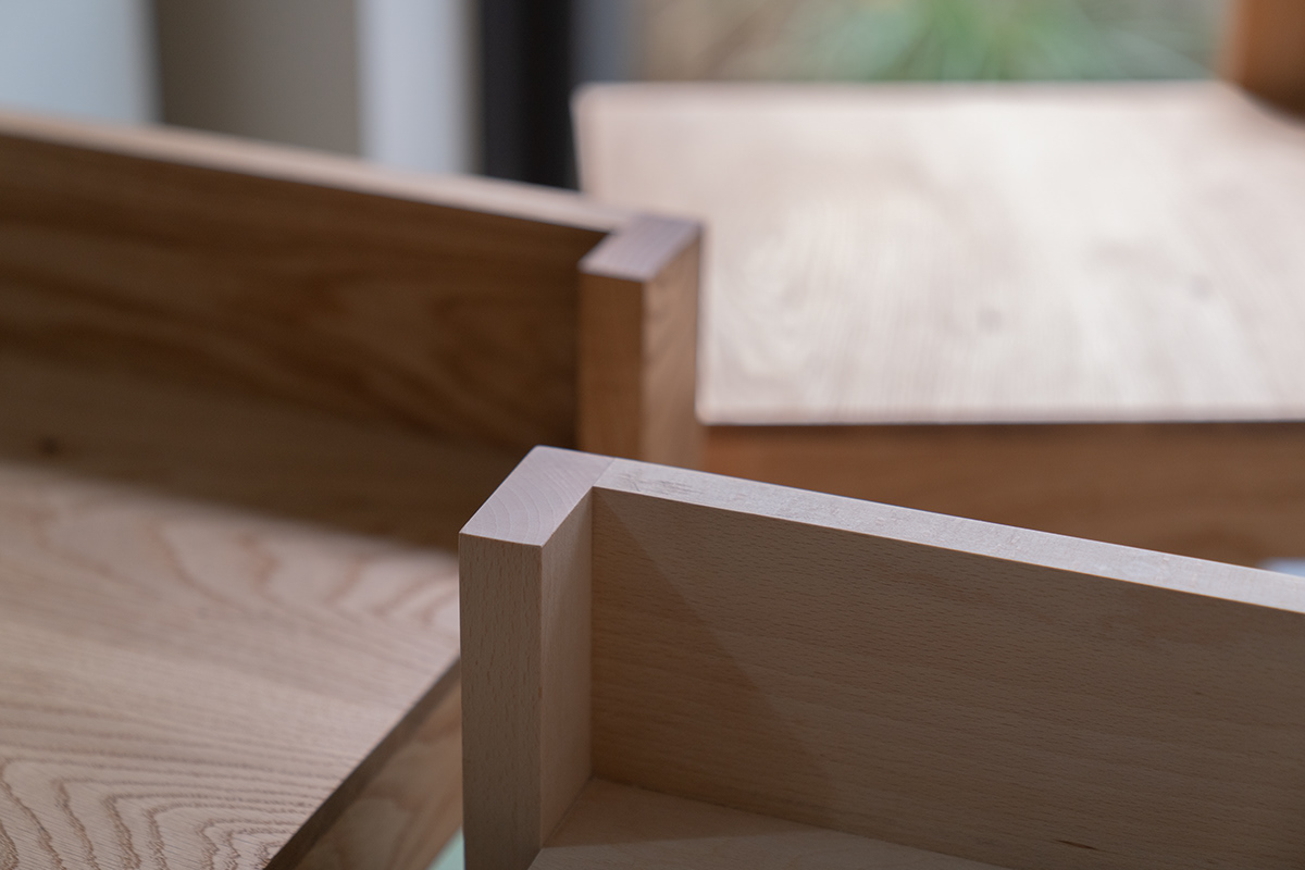 Foldable，Minimalist，Save space，Meet various lifestyles，Surface Chair 380，