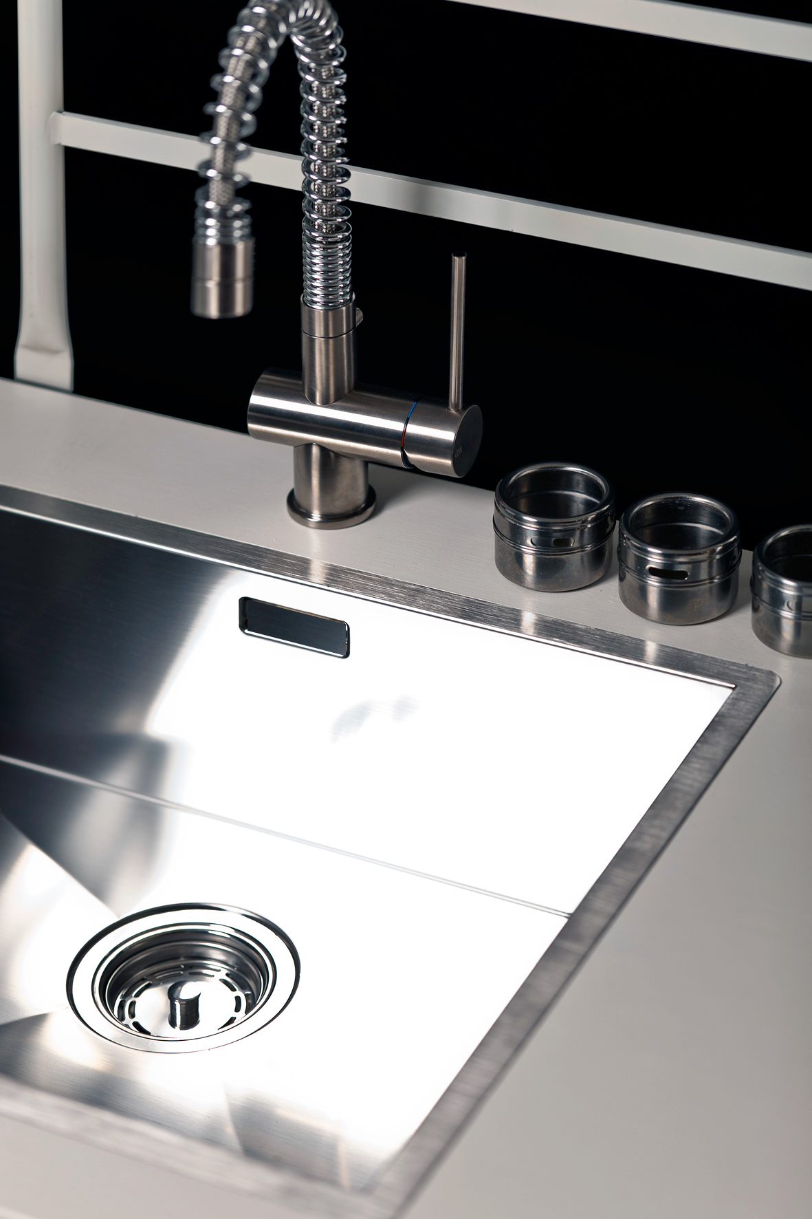 satellite，innovate，modularization，customized，portability，Outdoor kitchen，conceptual design，