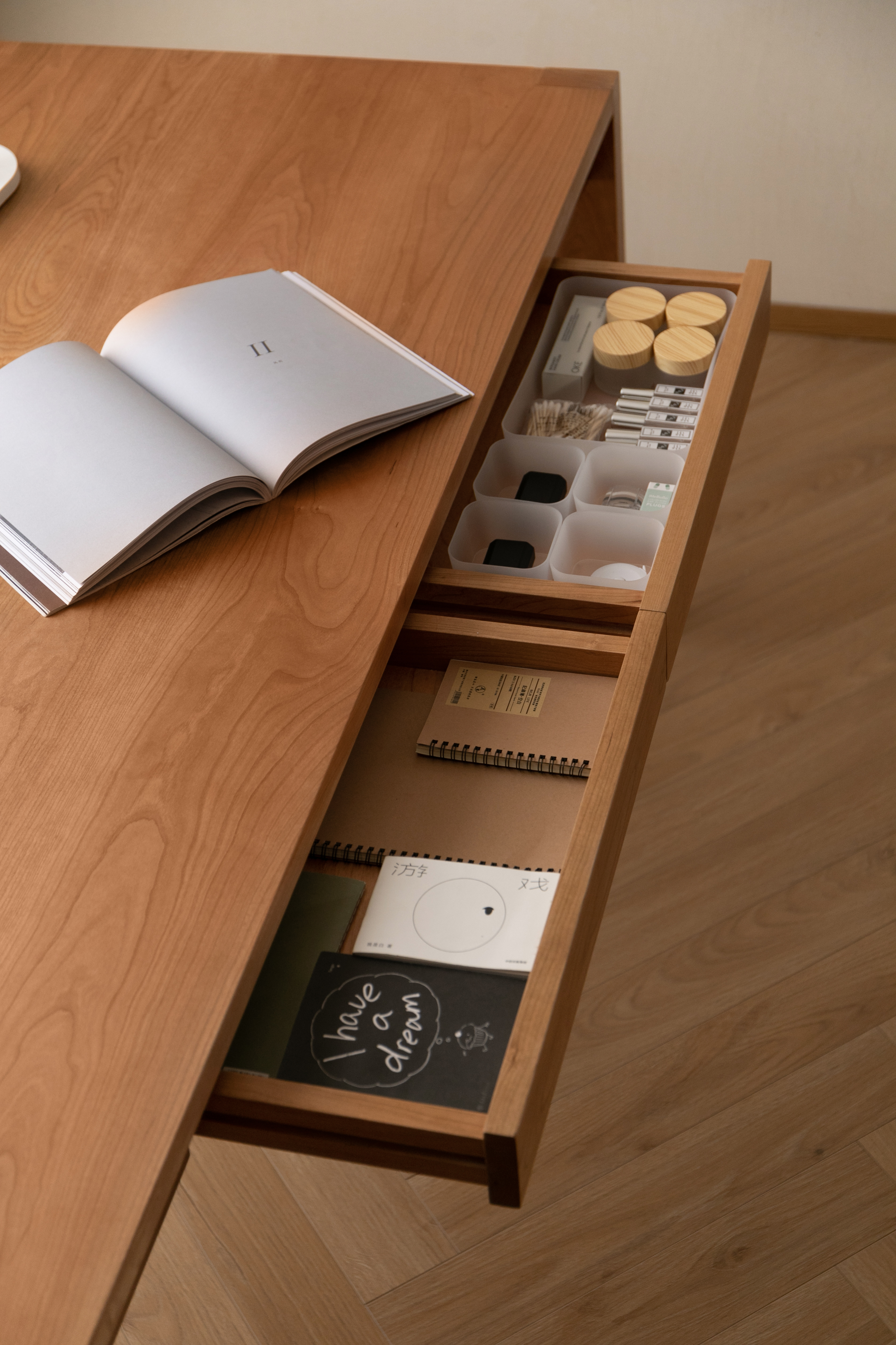 Japanese / Nordic / Yuji; Solid wood dining table; Drawer storage，