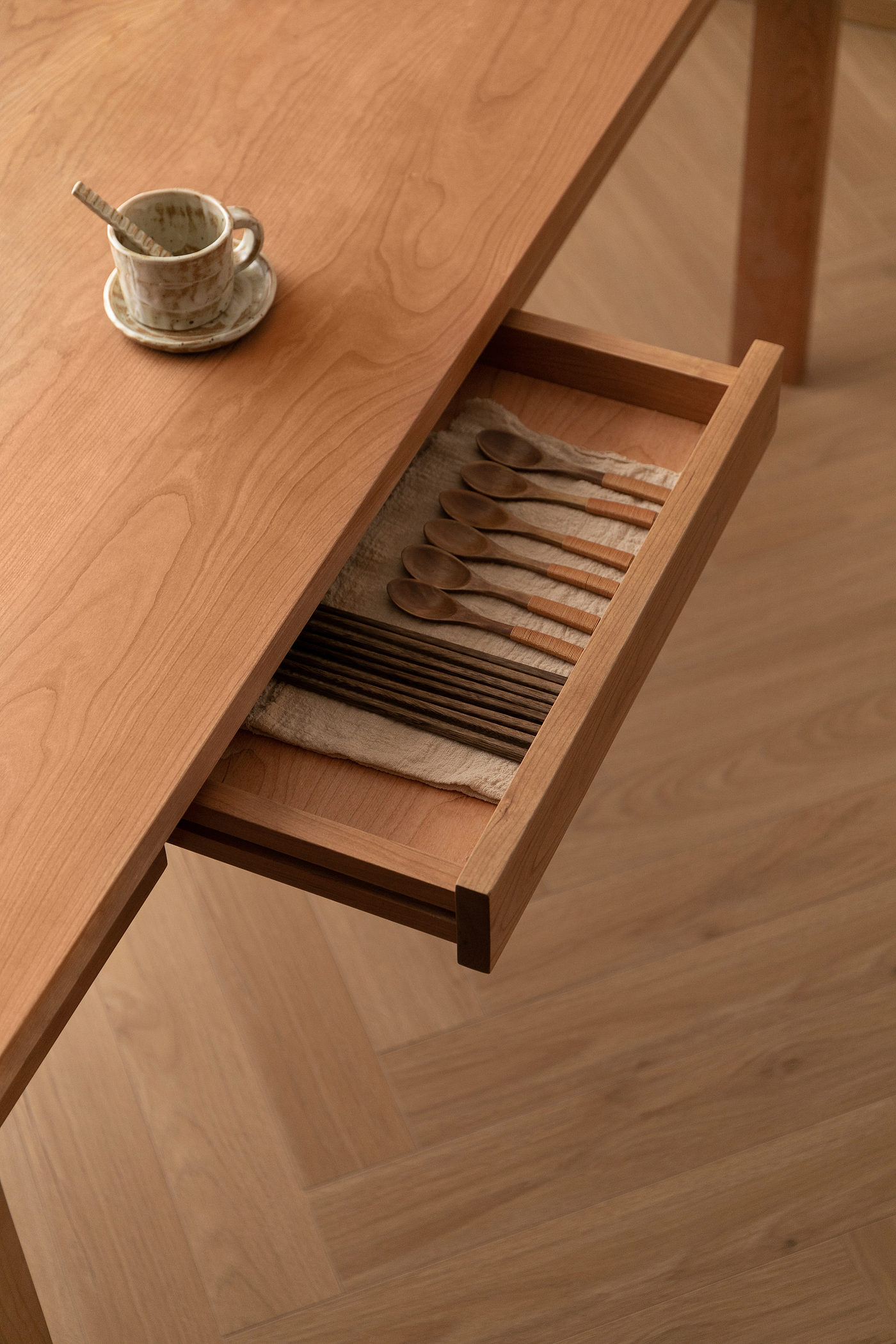 Japanese / Nordic / Yuji; Solid wood dining table; Drawer storage，