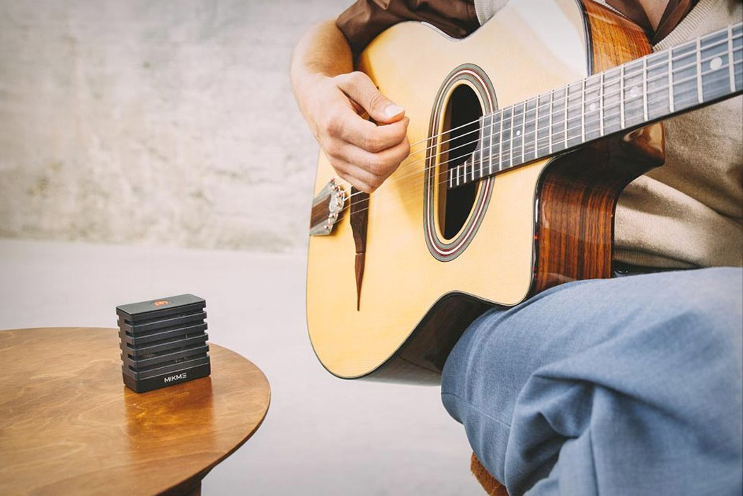 black，Electronics，Microphone，Little bee，Loudspeaker，Microphone，