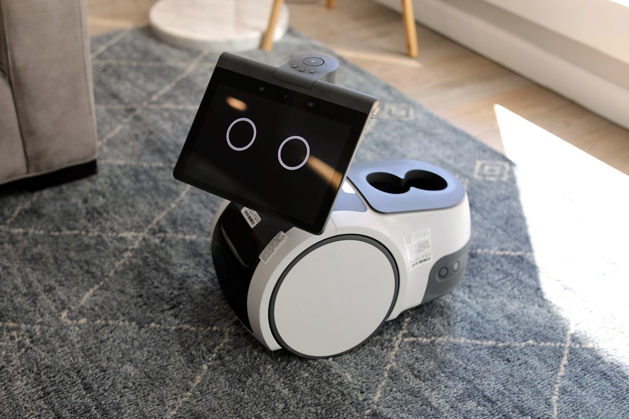 astro，Amazon，Household robot，Voice command，Automatic charging，safety system，Amazon，