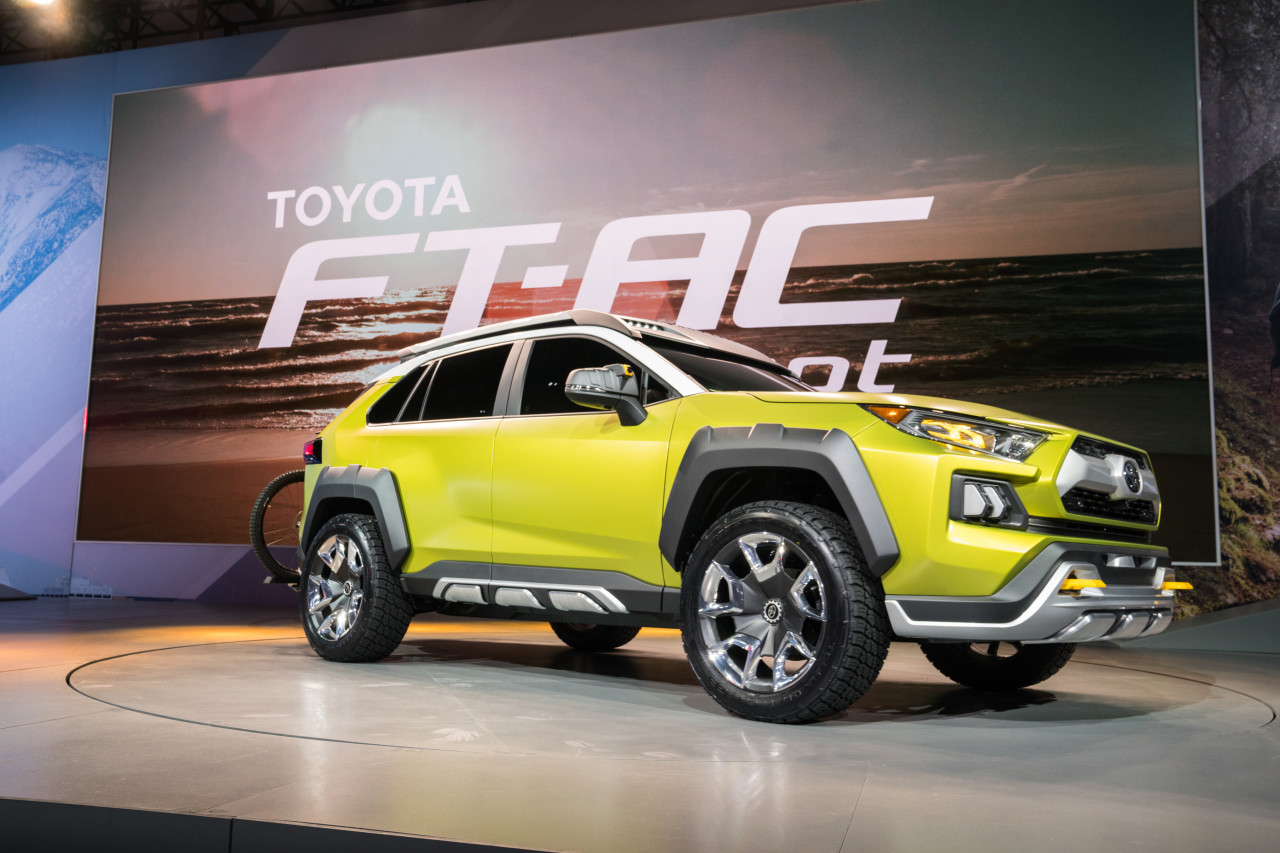 automobile，Toyota，green，yellow，2017 Los Angeles Auto Show，