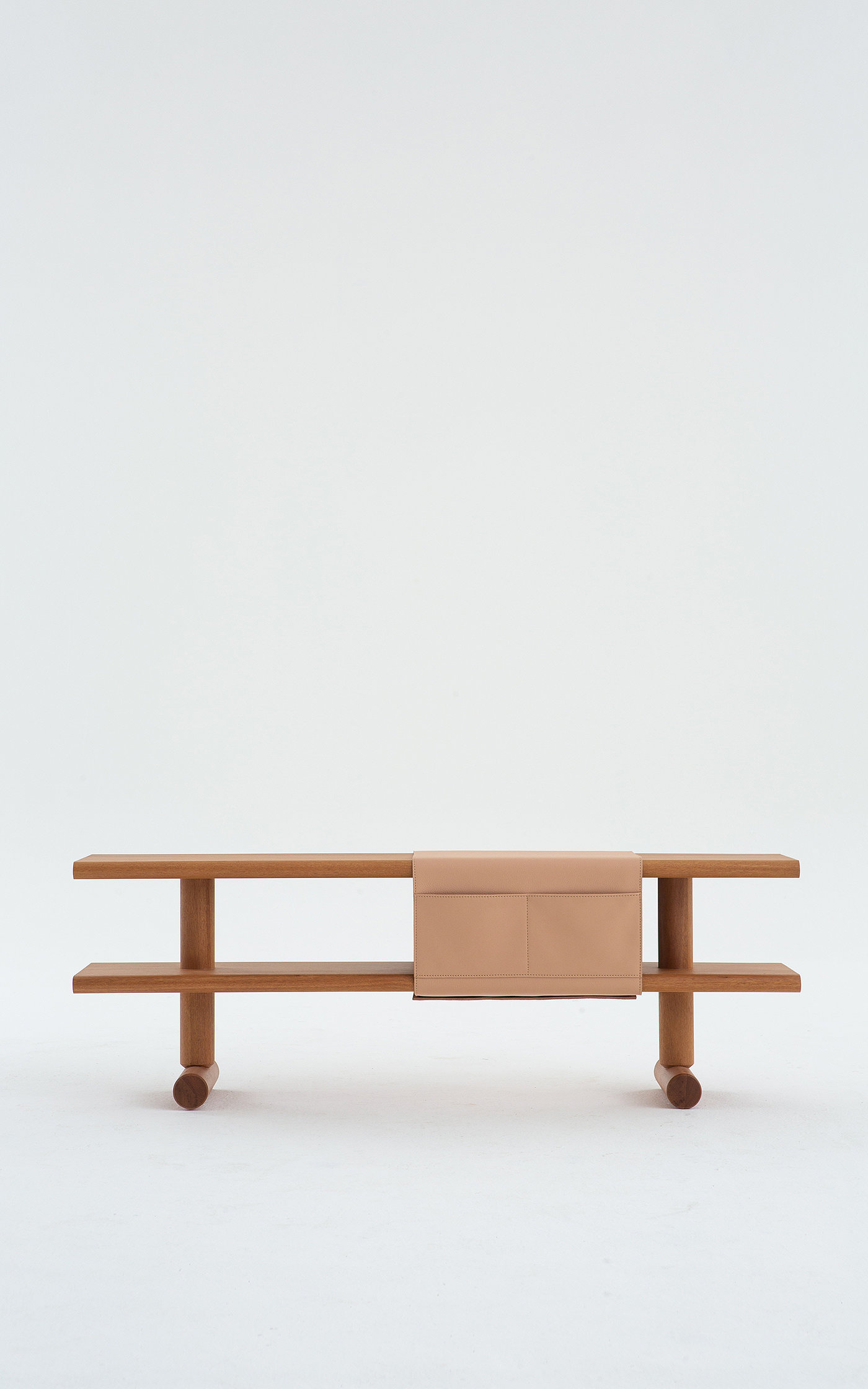 Leatherwear，woodiness，Minimalism，