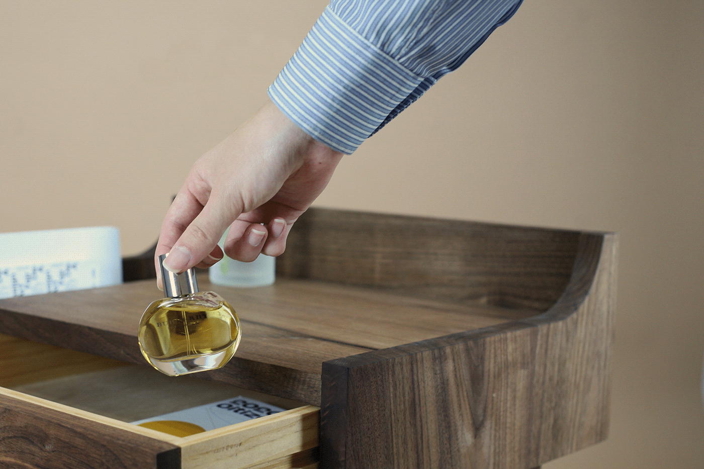 Table，wooden ，Simplicity，
