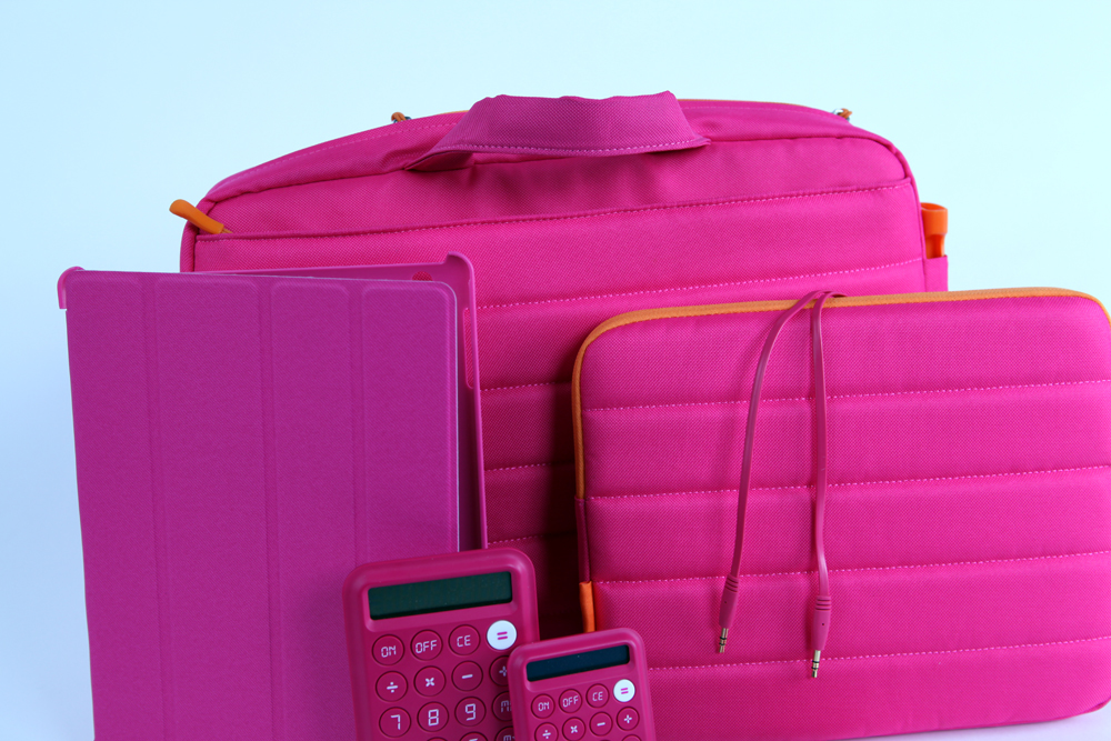 computer，package，colour，