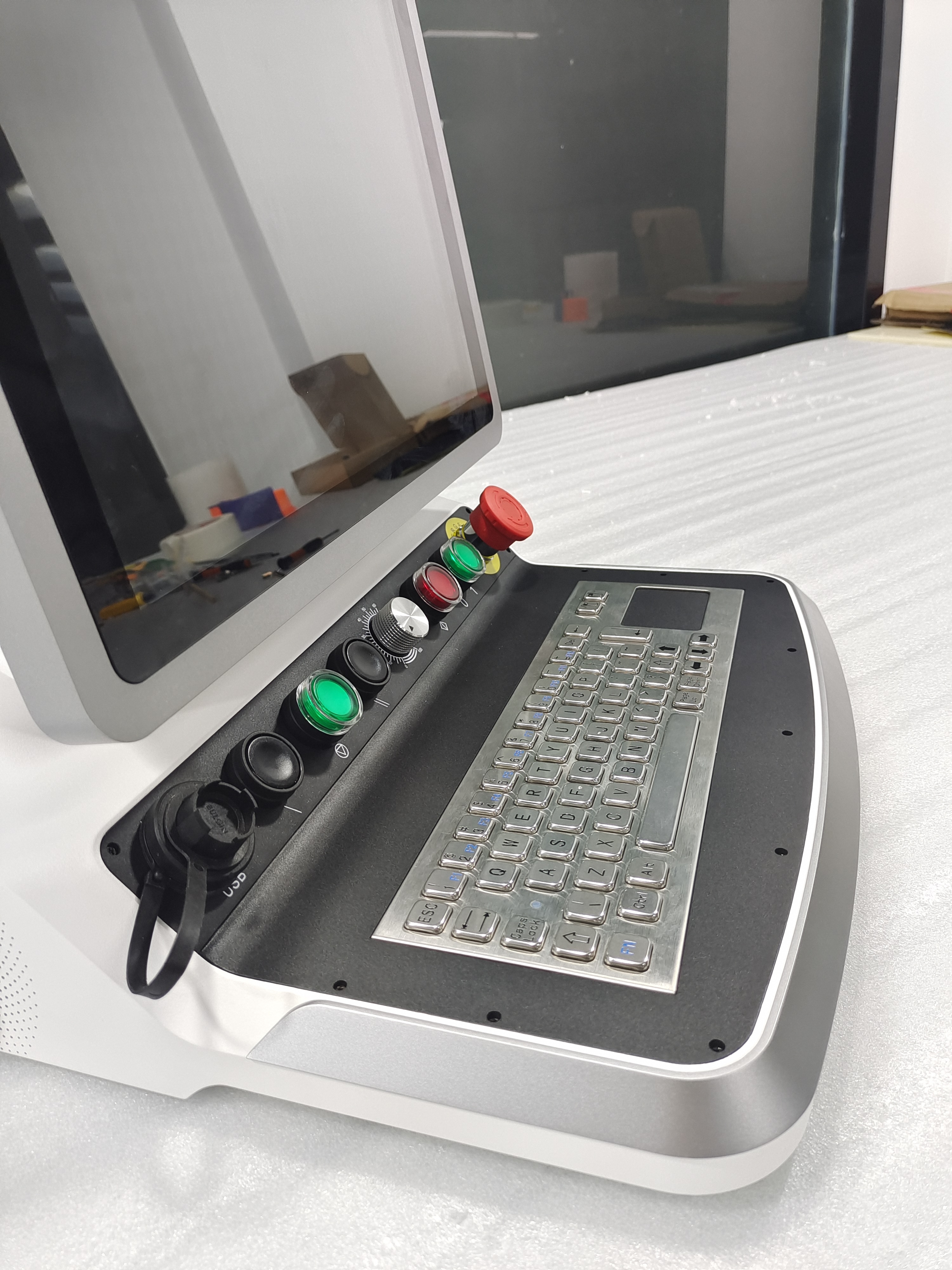 Machine tool console，