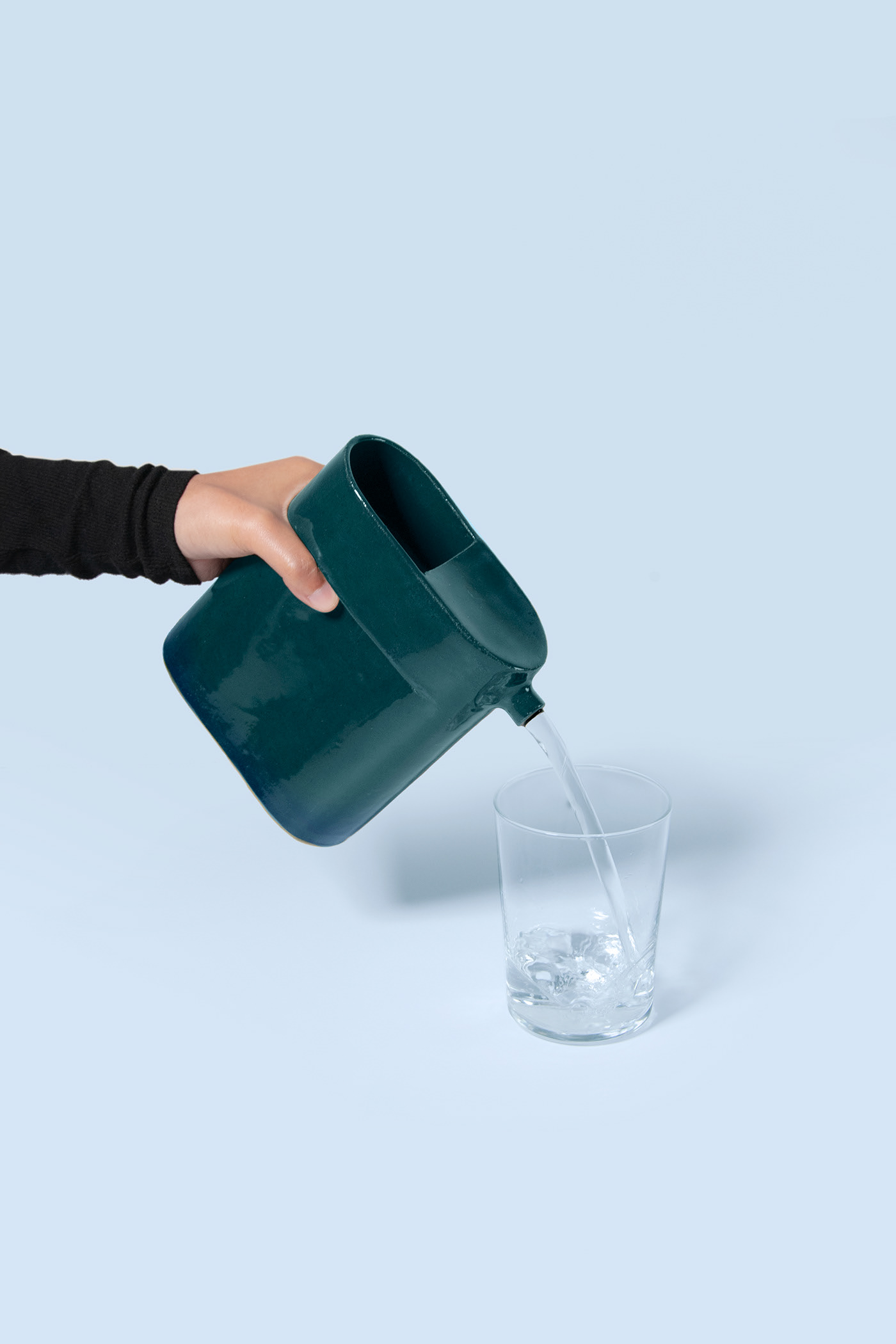 ceramics，Exhibition，a plate，Water cup，pot，