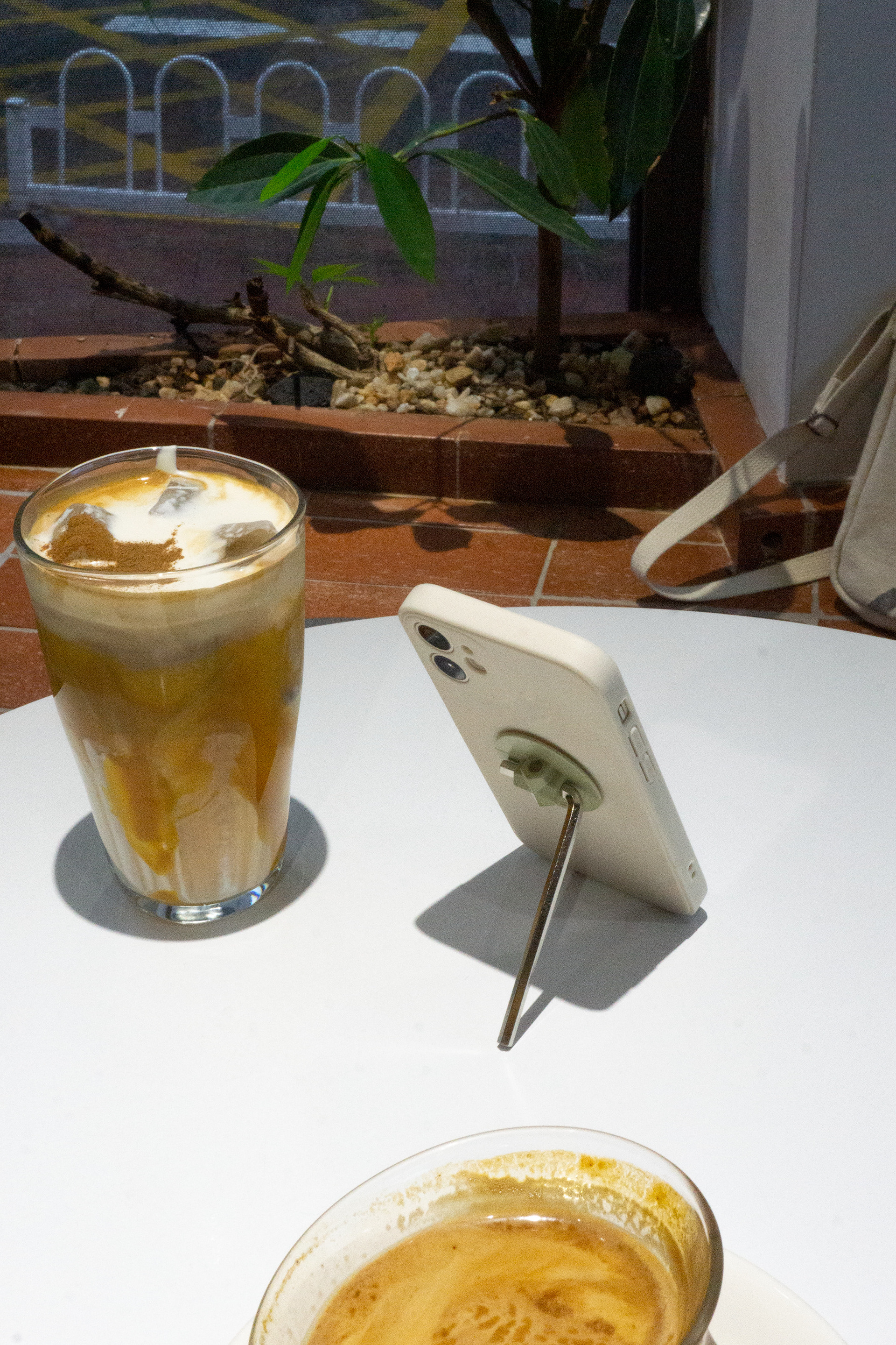 Mobile phone bracket，practical，tool，