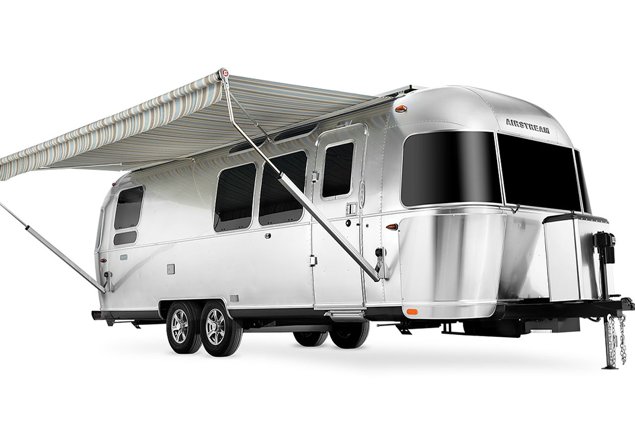 nomadic people，outdoors，vehicle，Touring car，