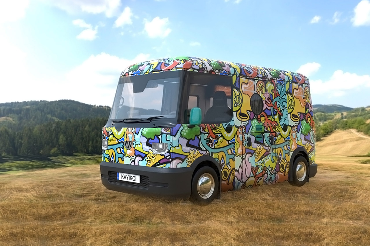 nomadic people，outdoors，vehicle，Touring car，