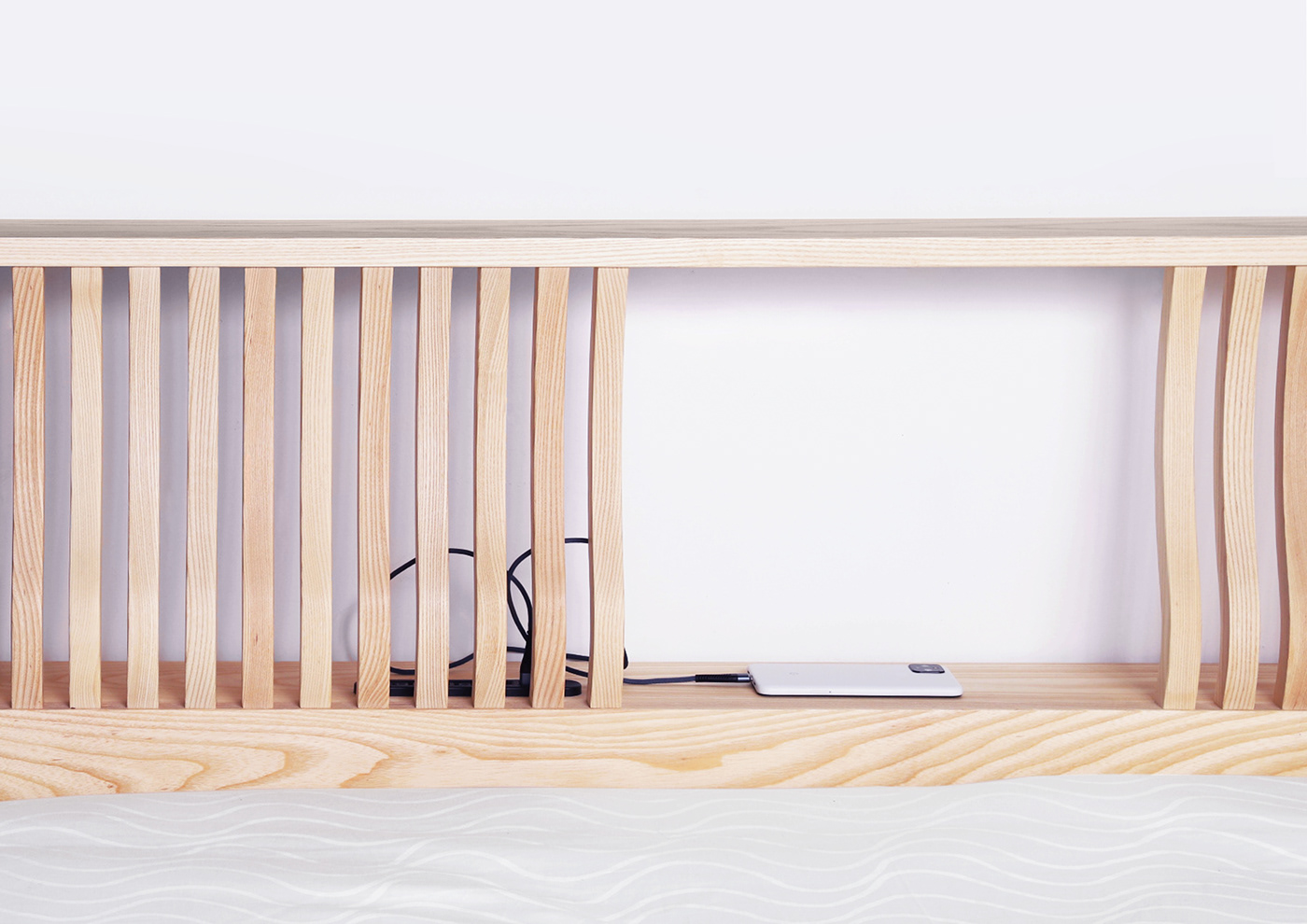 Bed，I am，furniture，woodiness，