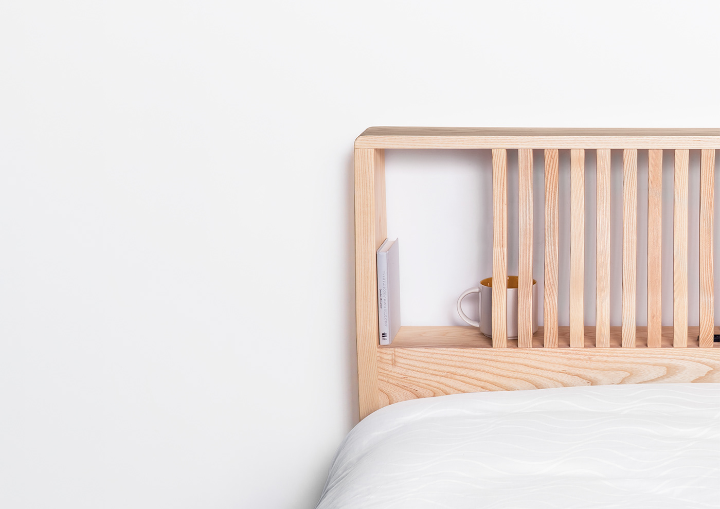 Bed，I am，furniture，woodiness，