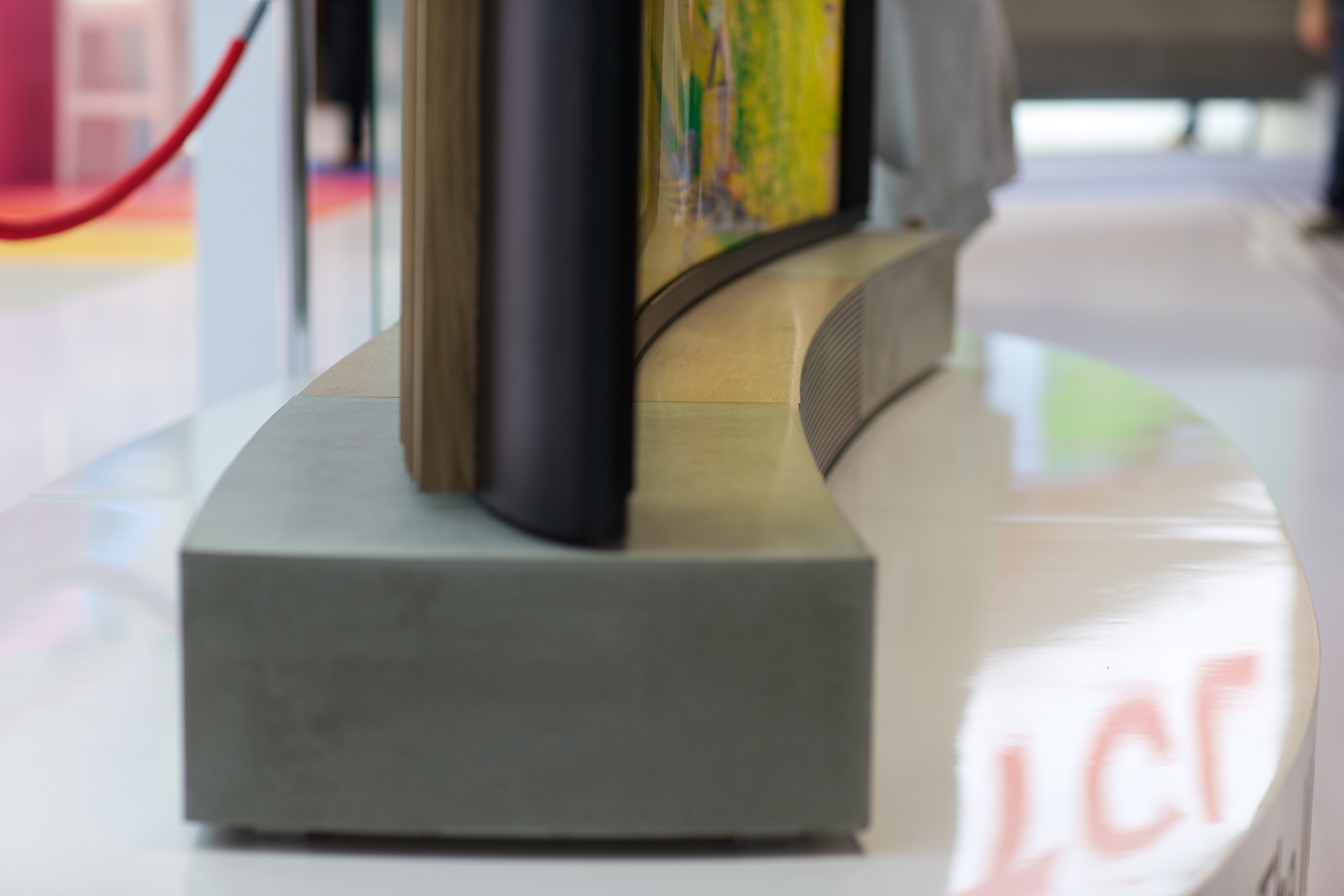 curvature，Television，Concrete，wood，