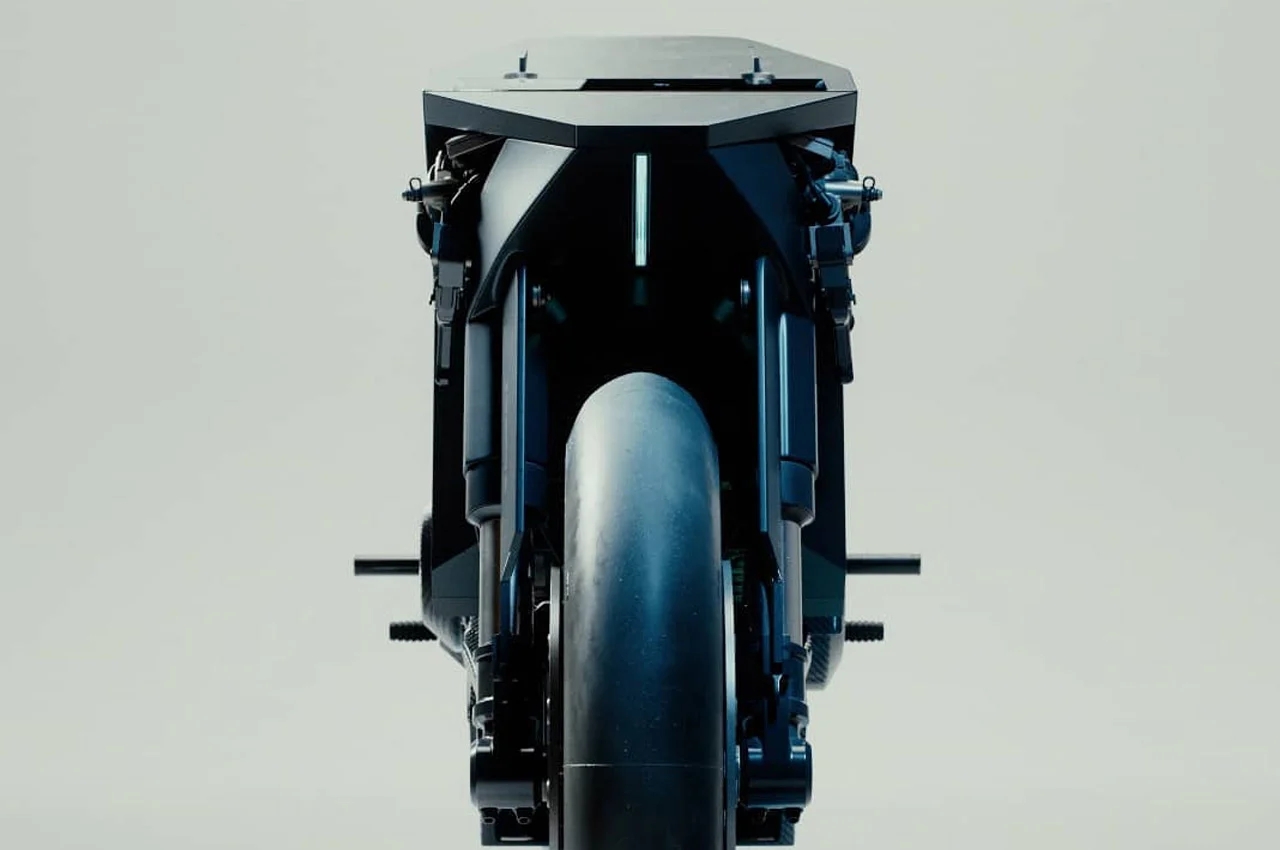 motorcycle，Cool，High center of gravity，black，white，