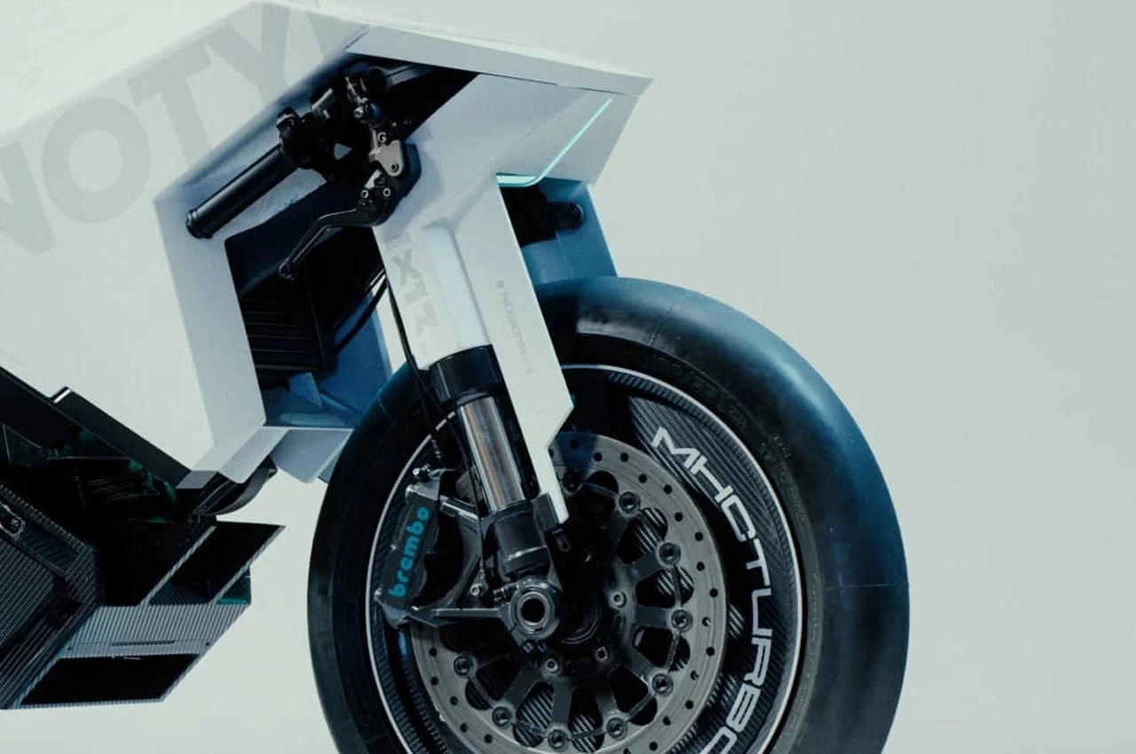 motorcycle，Cool，High center of gravity，black，white，