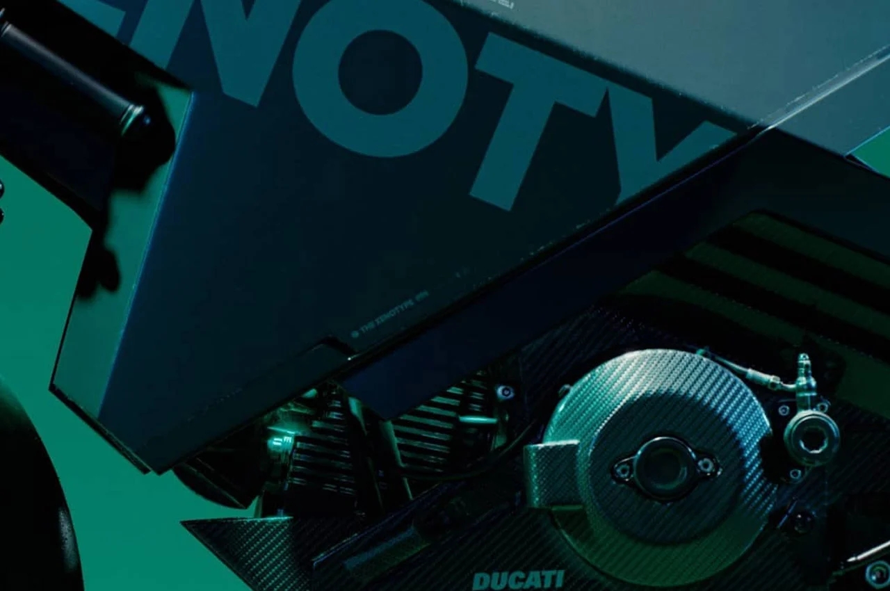 motorcycle，Cool，High center of gravity，black，white，