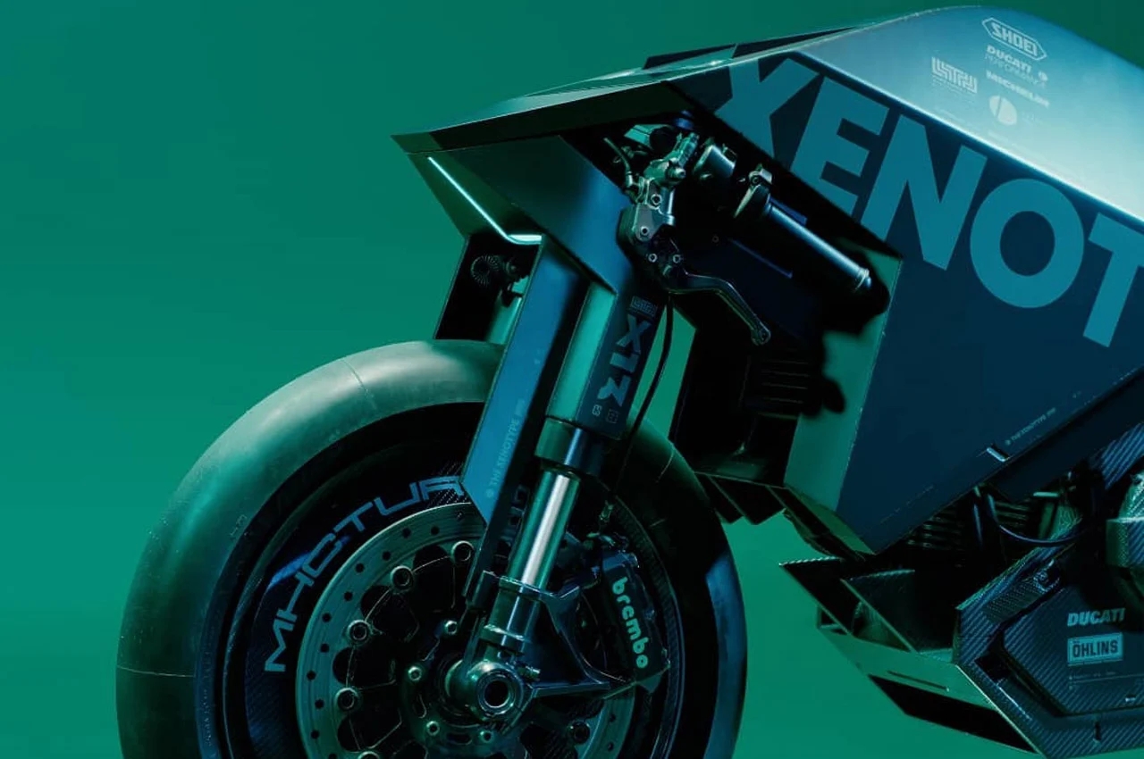 motorcycle，Cool，High center of gravity，black，white，