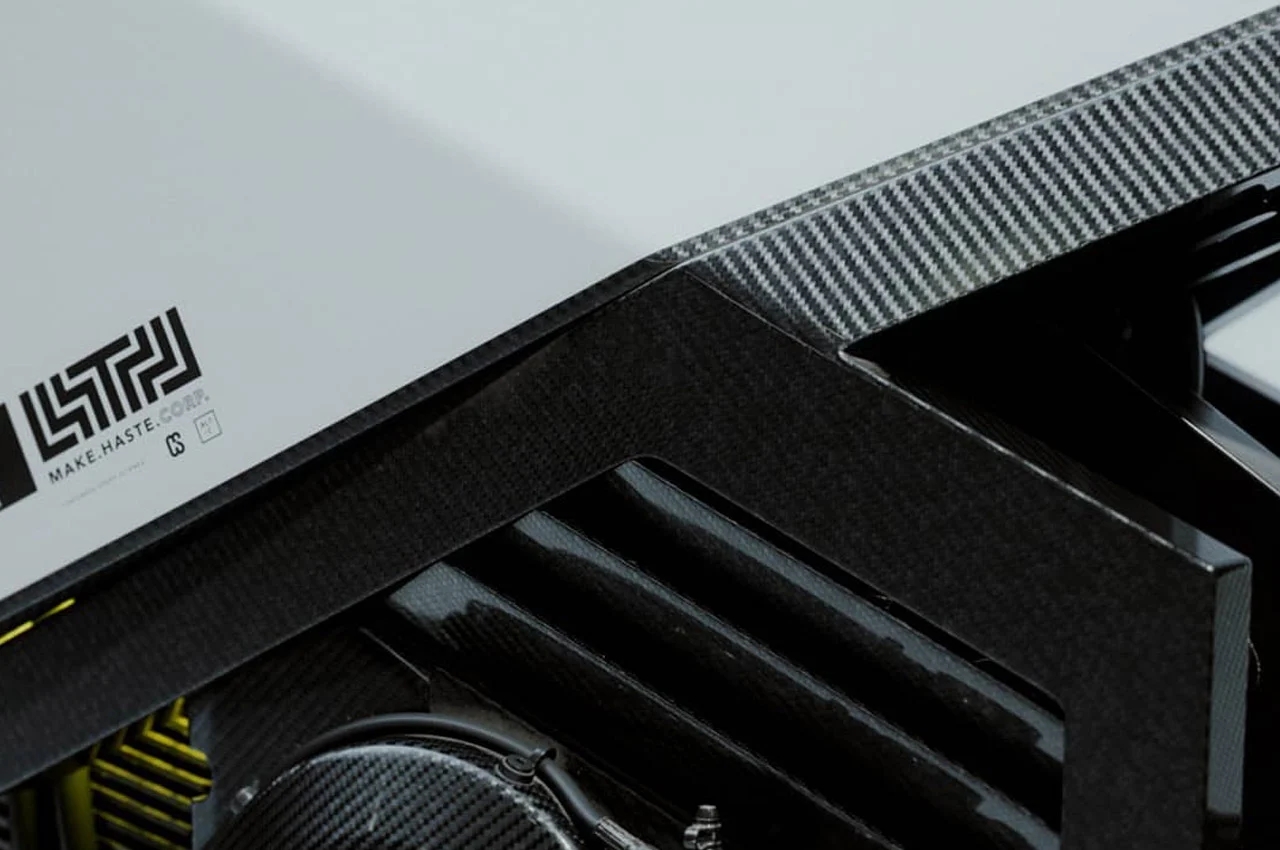 motorcycle，Cool，High center of gravity，black，white，