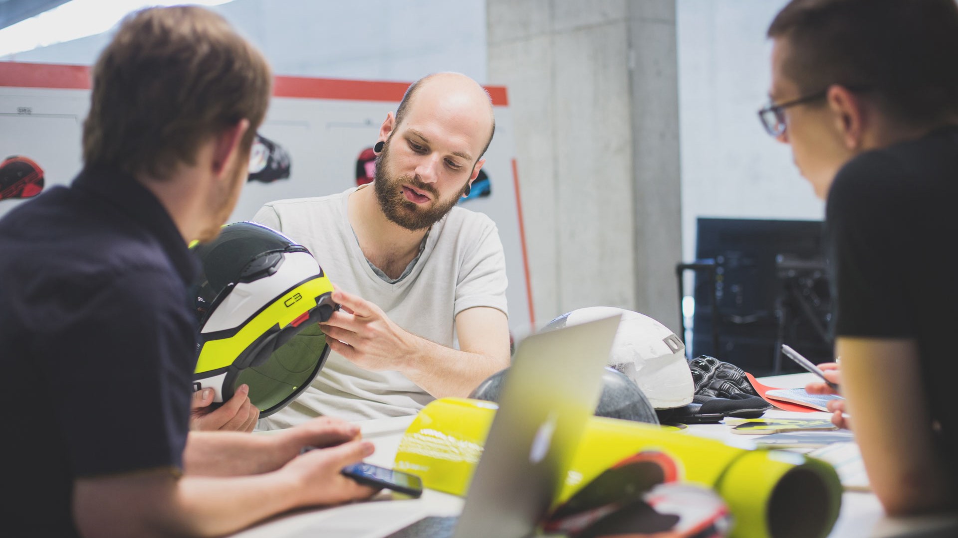 SCHUBERTH，Helmet，protect，Germany，tool，outdoors，