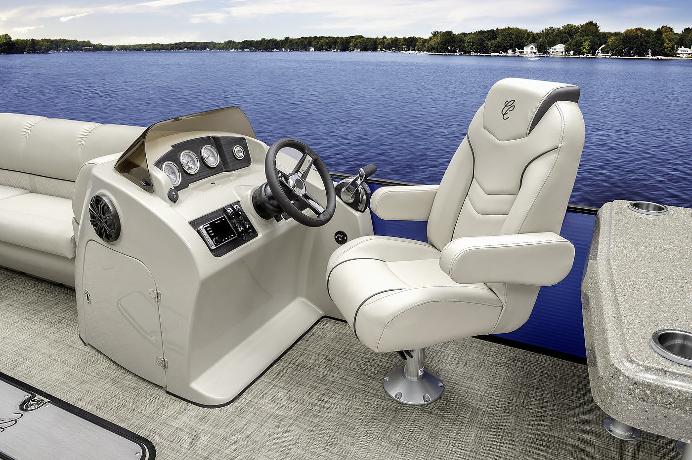 medium-sized，Interior，traffic，Boat，yacht，ship，