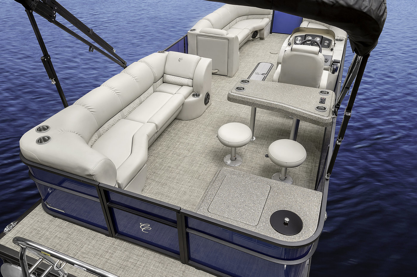 medium-sized，Interior，traffic，Boat，yacht，ship，