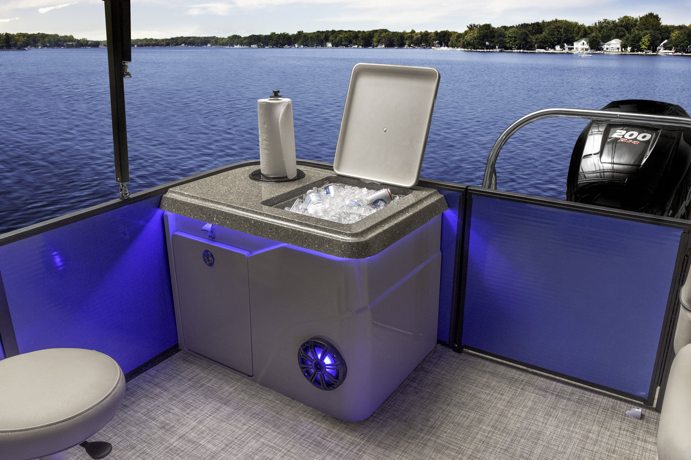 medium-sized，Interior，traffic，Boat，yacht，ship，