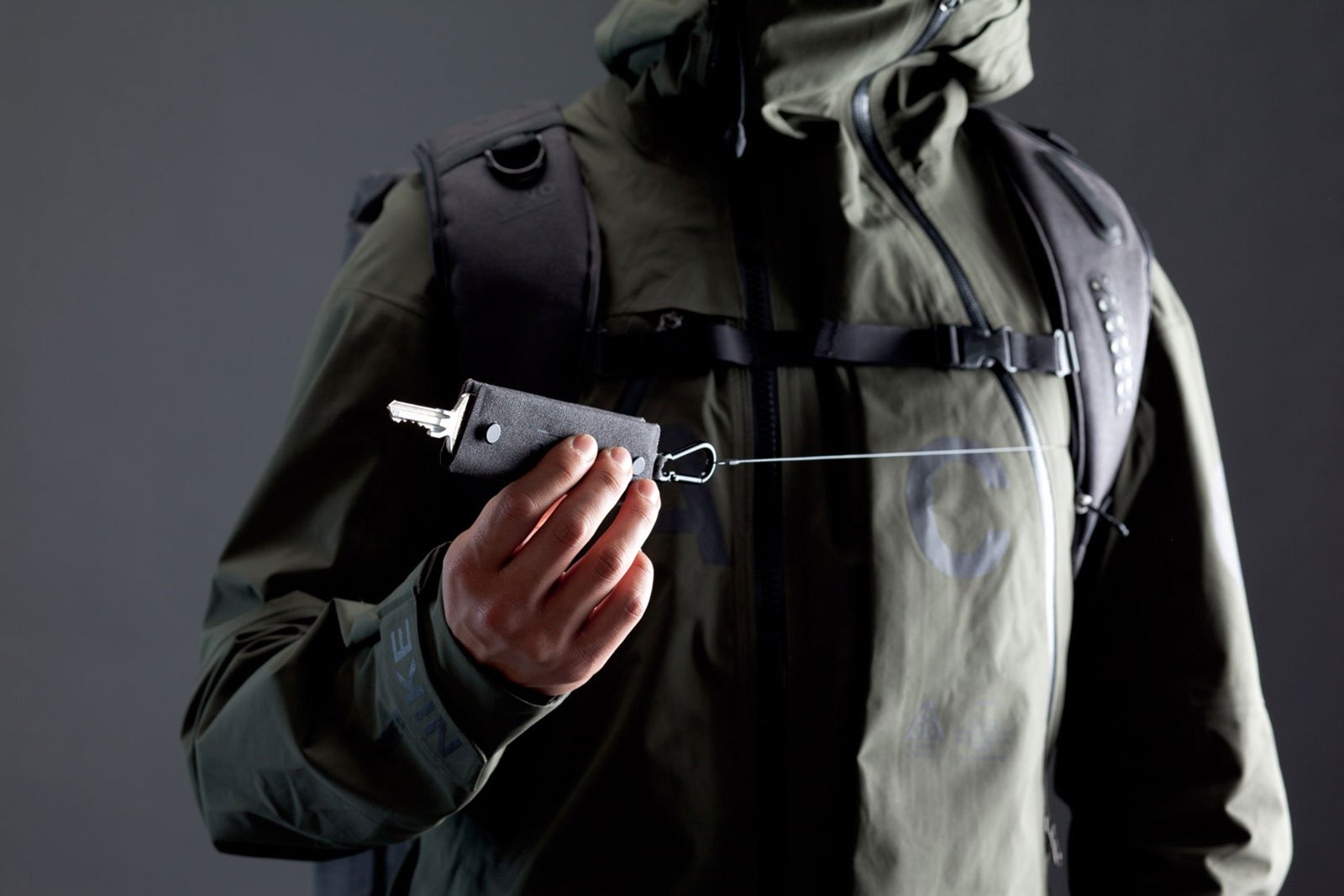 600D polyester fabric，led，Charging pocket，Damping technology，knapsack，